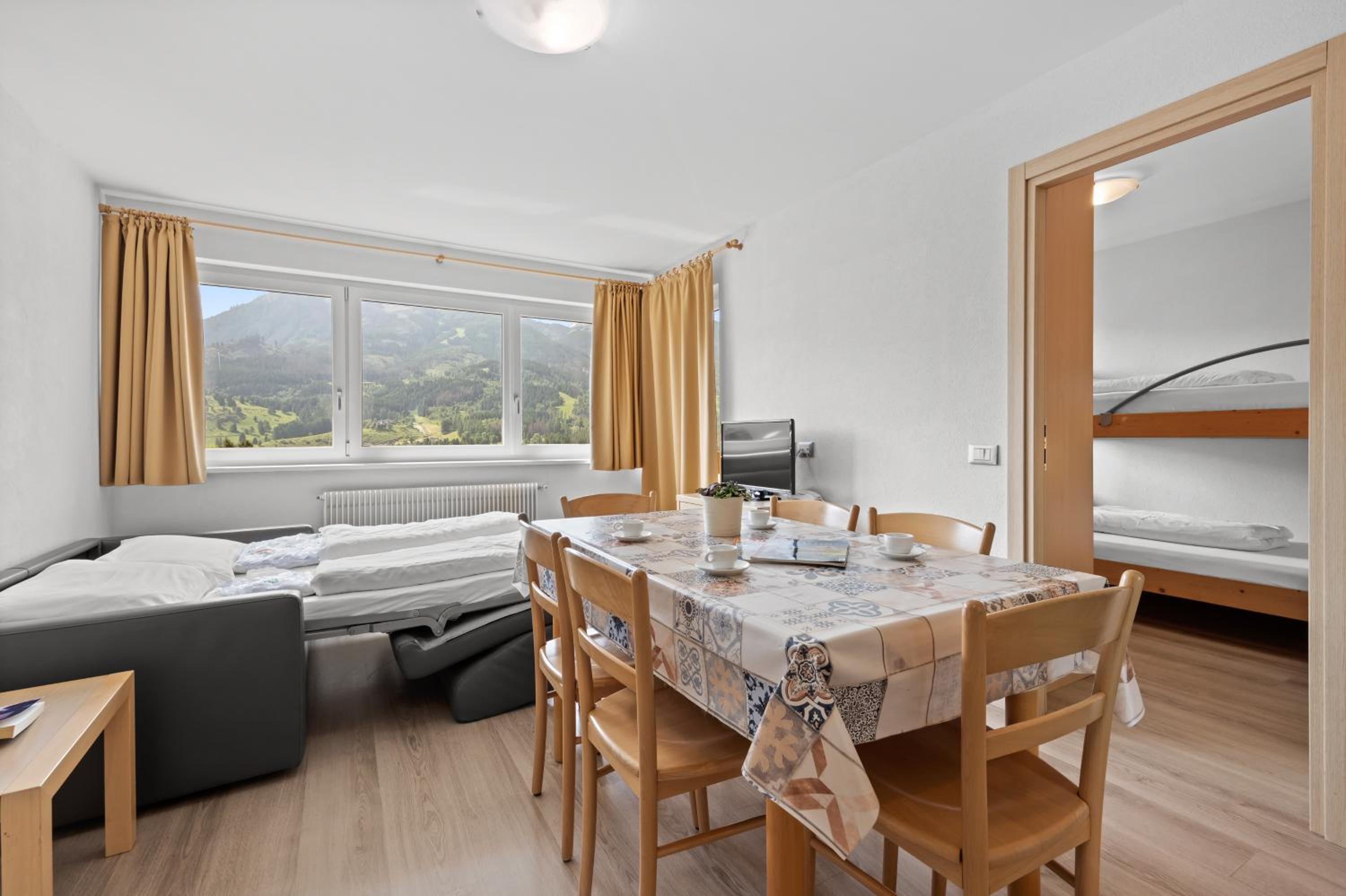 Two-Bedroom Apartment (6 people) photo 2