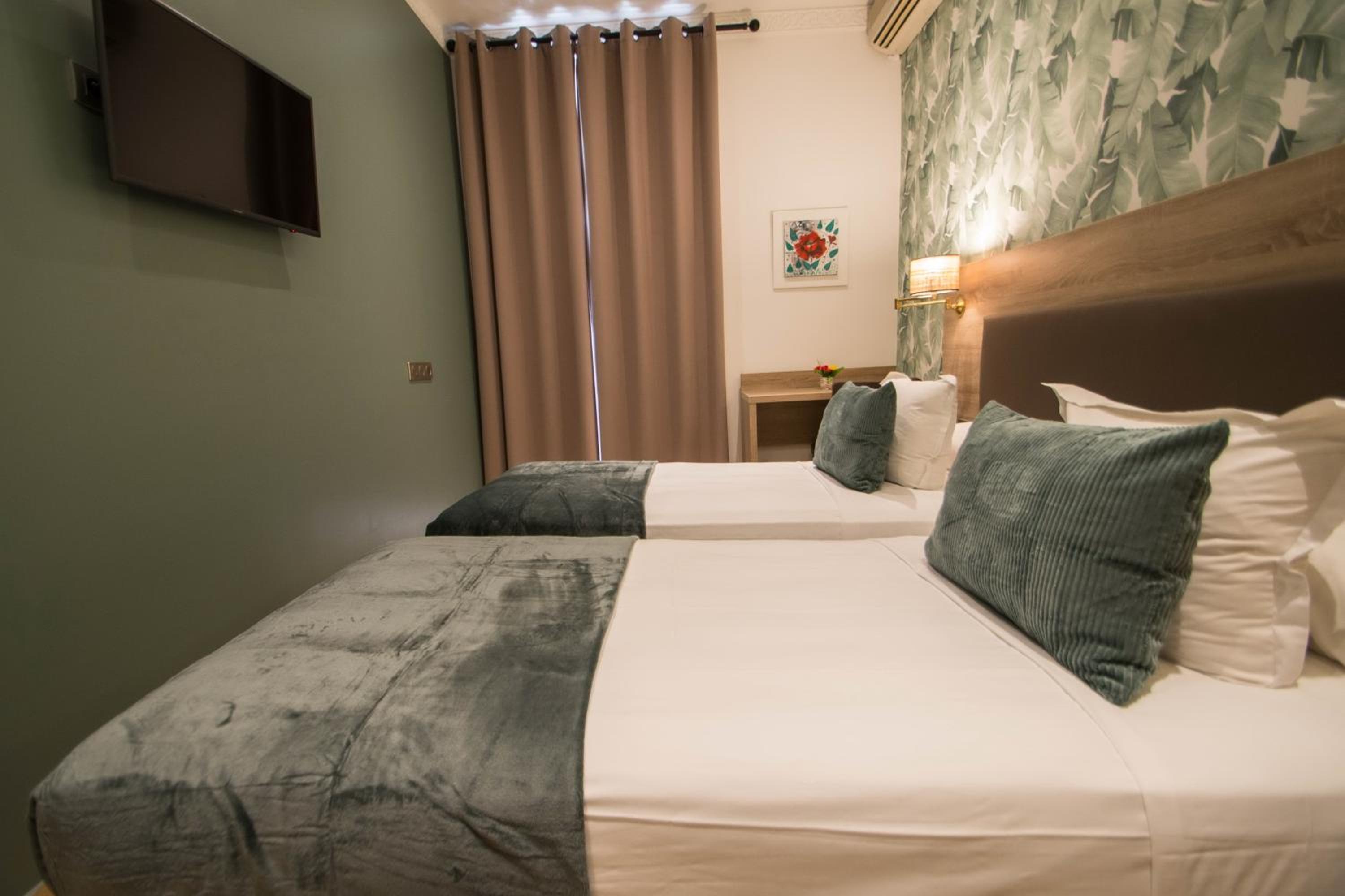 Twin Room - Photo 4