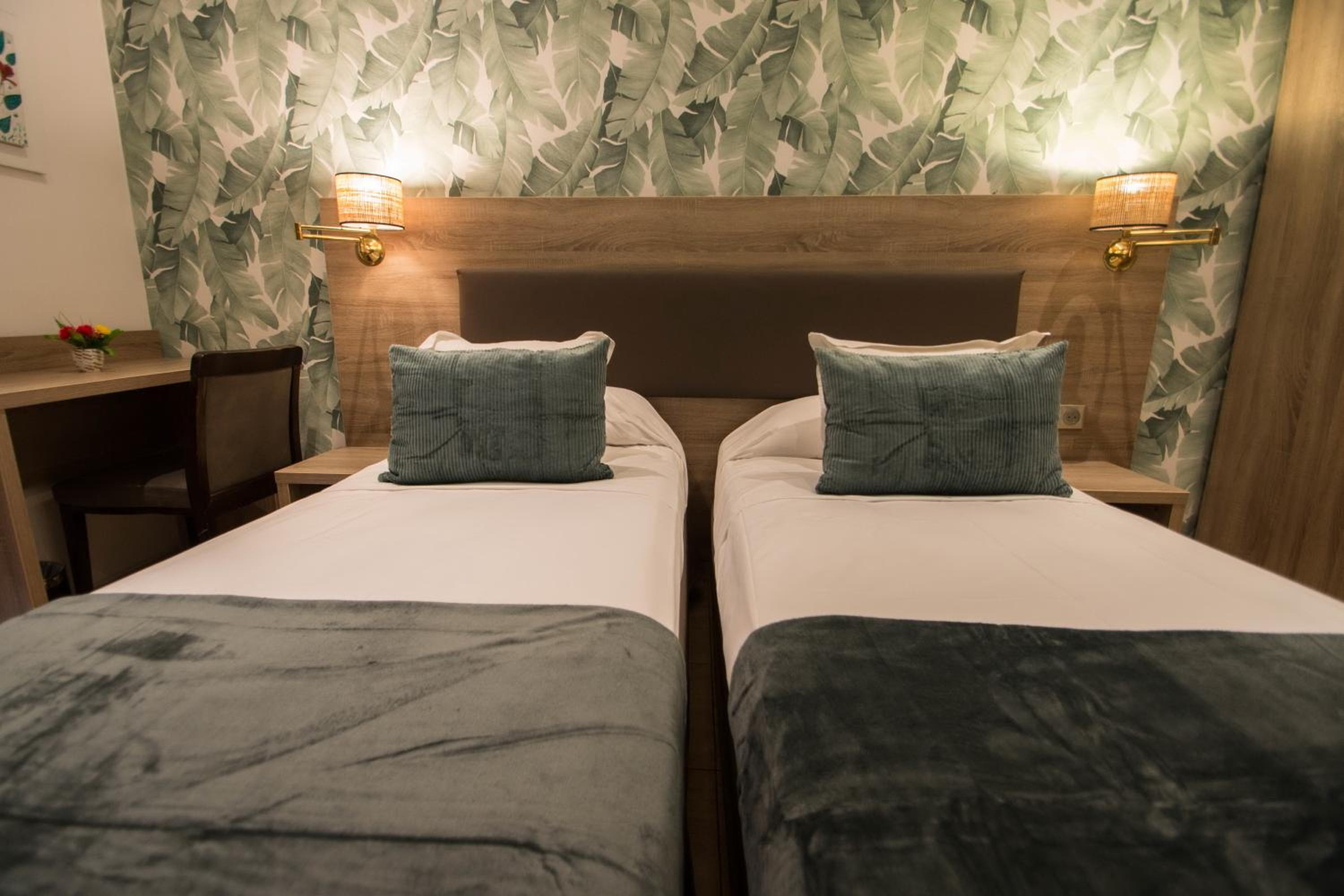 Twin Room - Photo 2