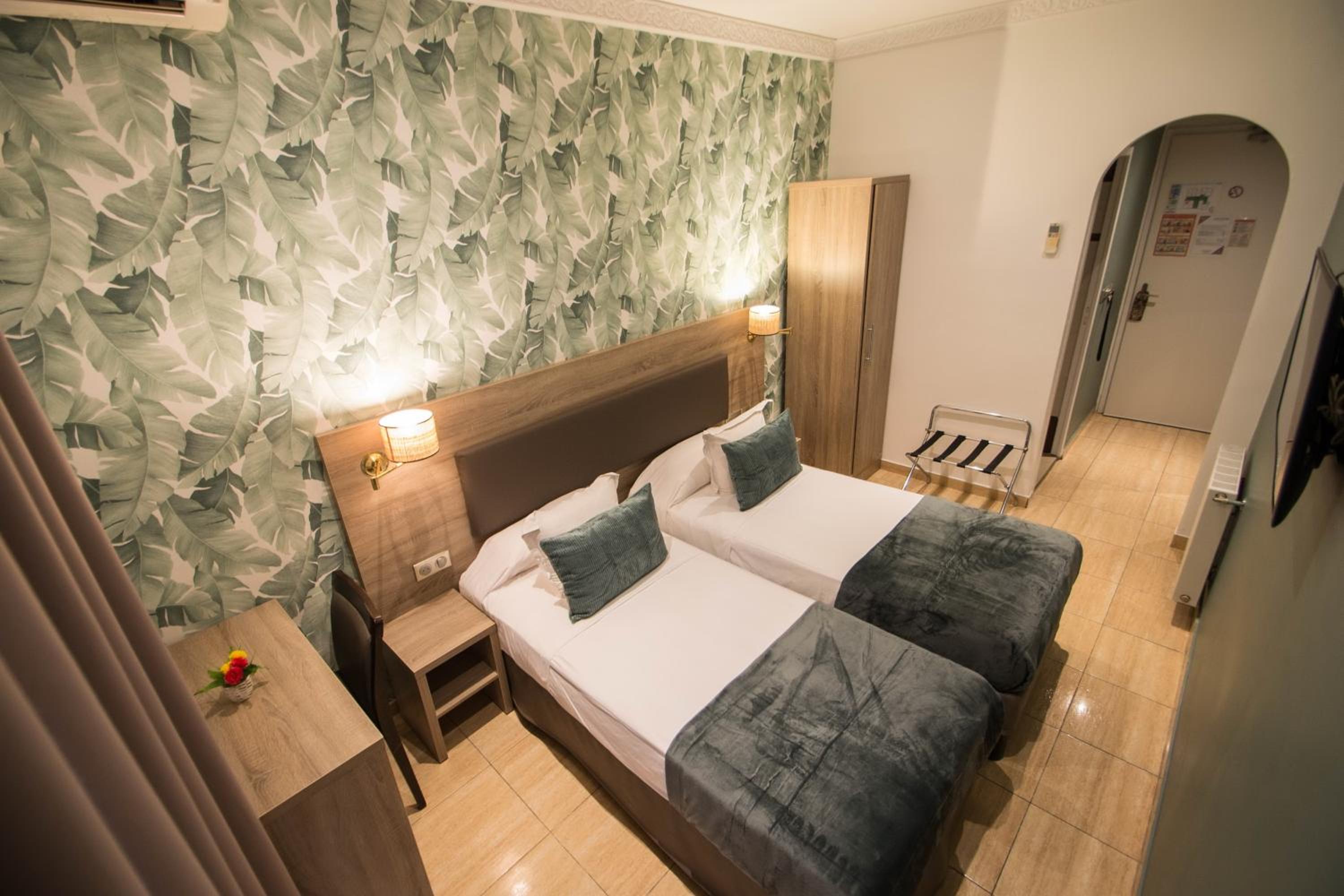 Twin Room - Photo 1