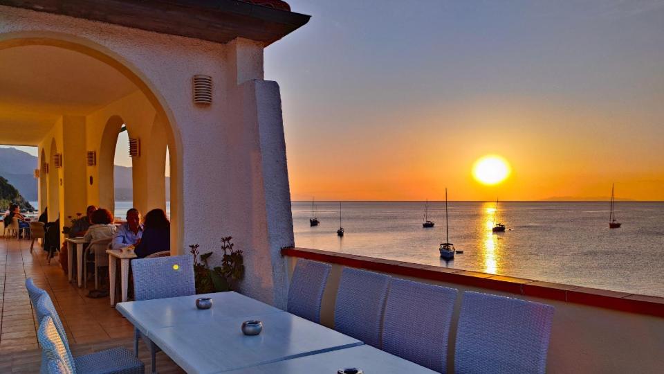 Superior Double Room with Sea View - Photo 5