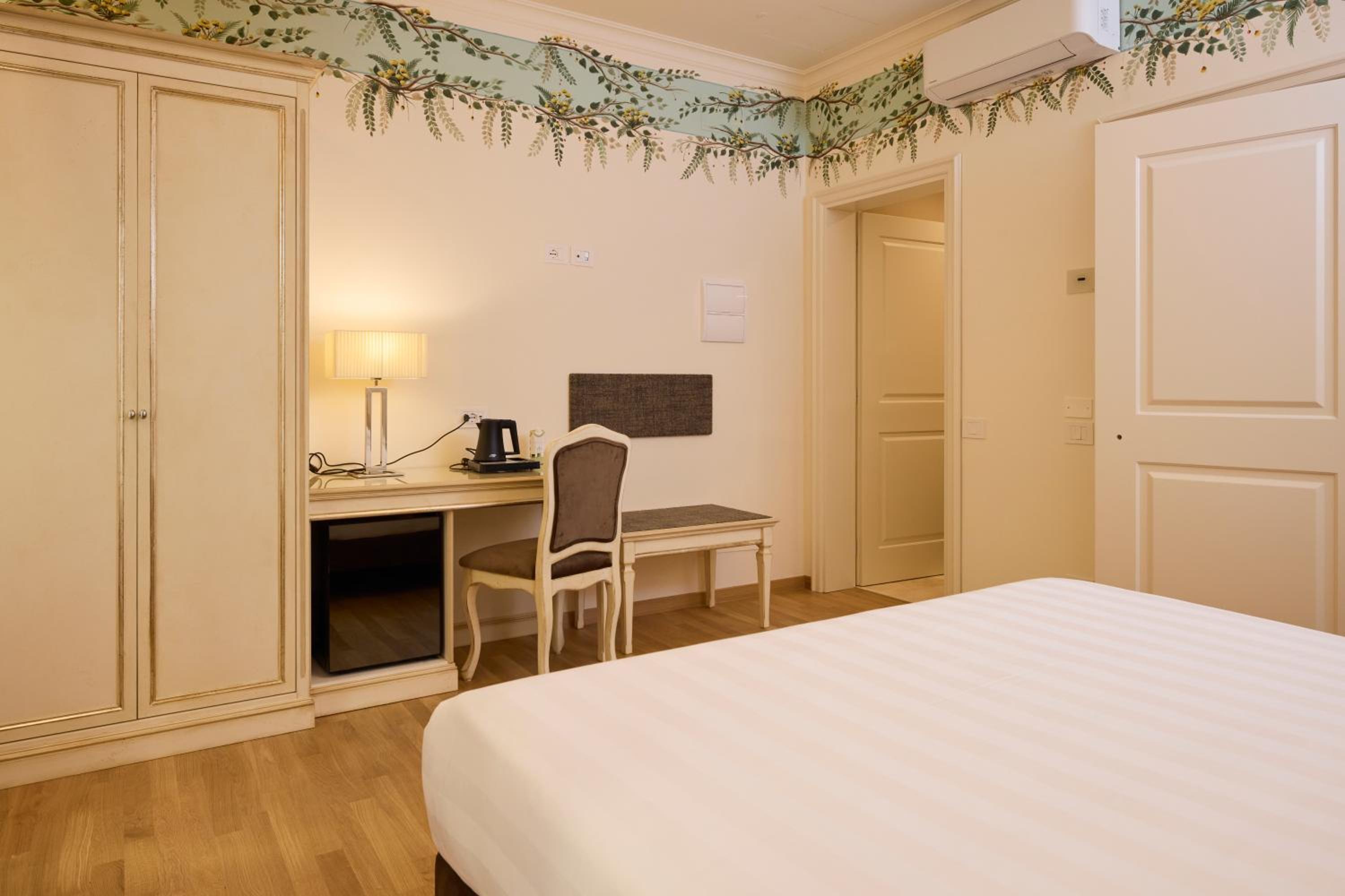 Standard Double or Twin Room in Dependence photo 2