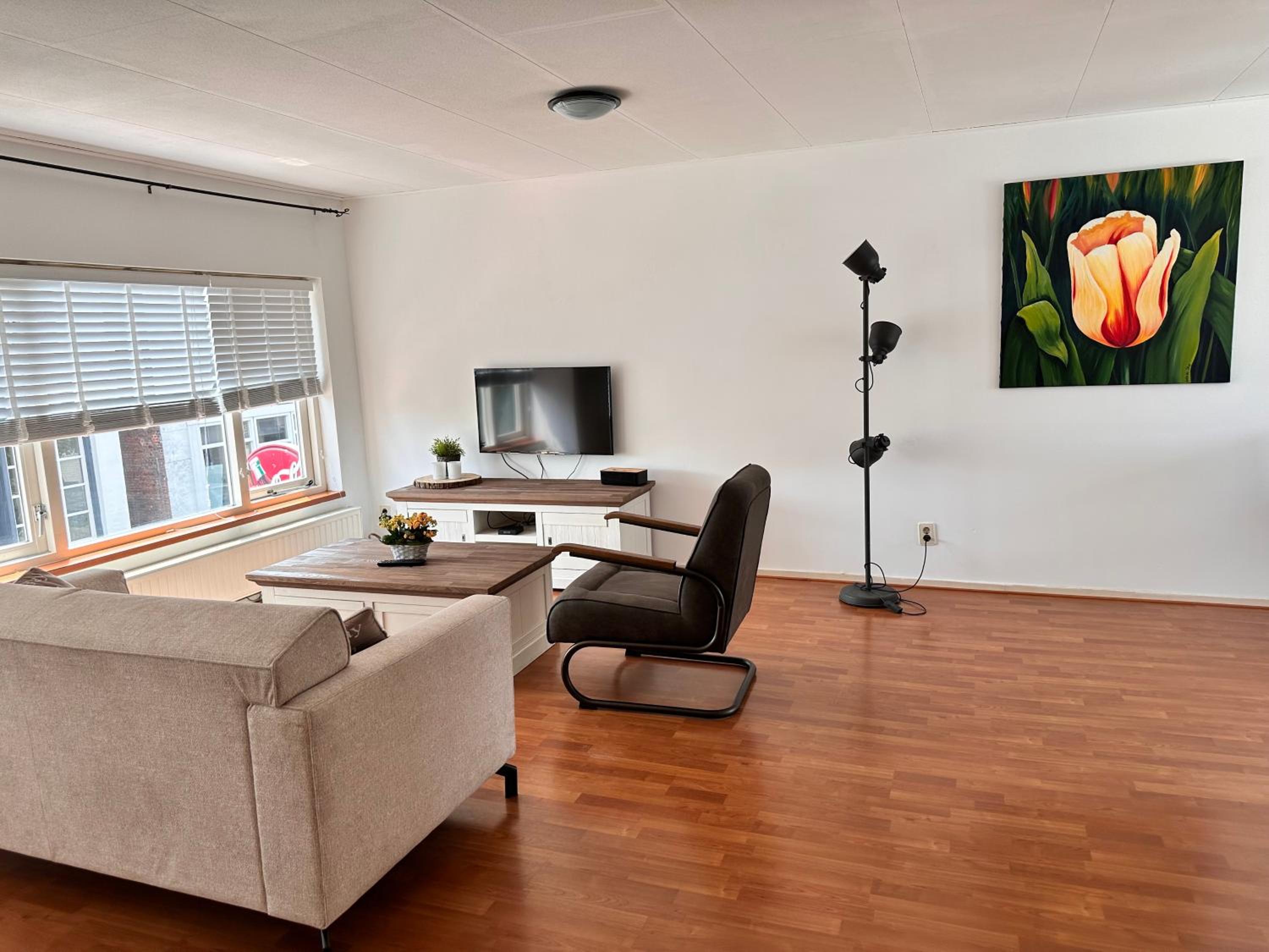One-Bedroom Apartment with Balcony