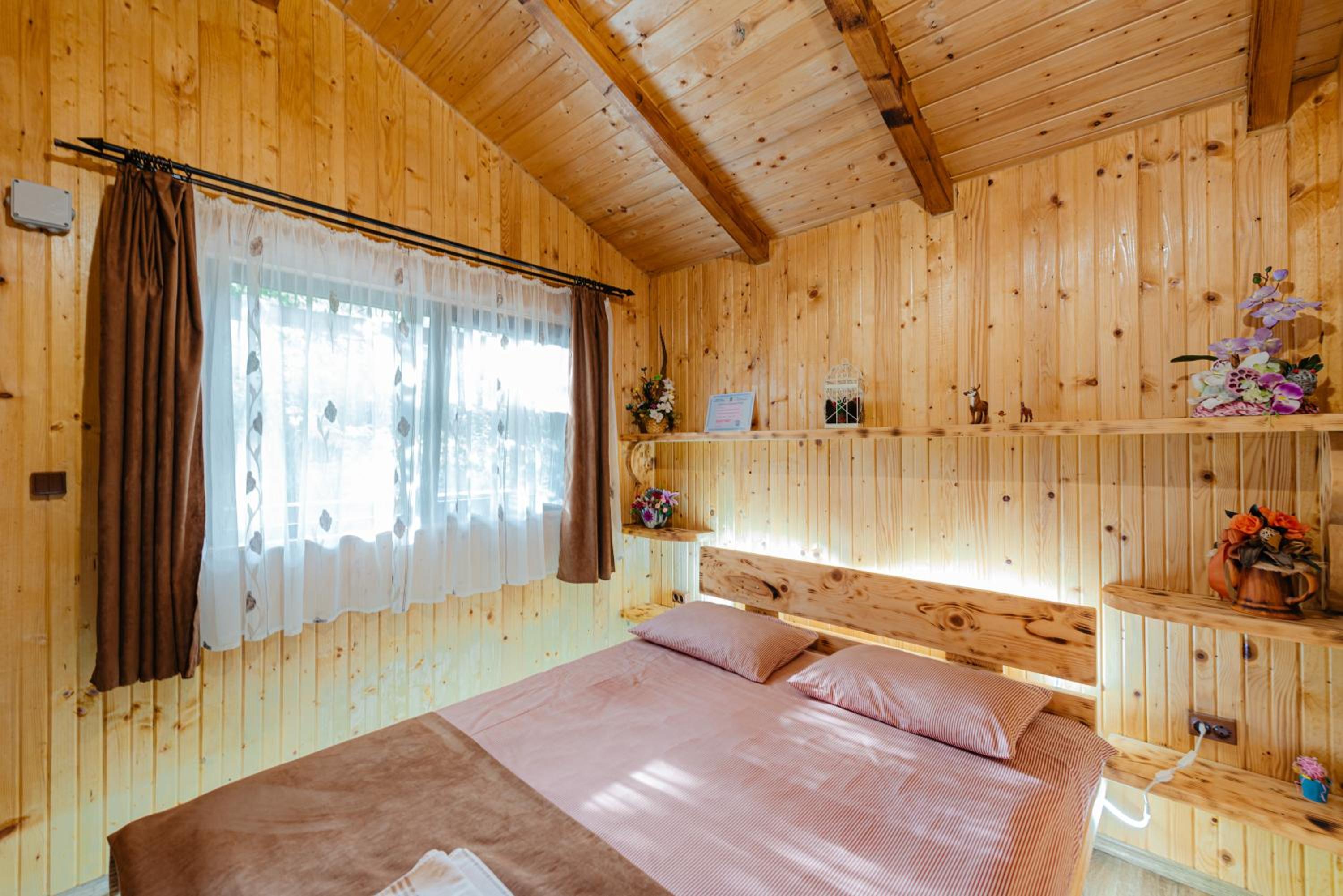 Six-Bedroom House photo 1