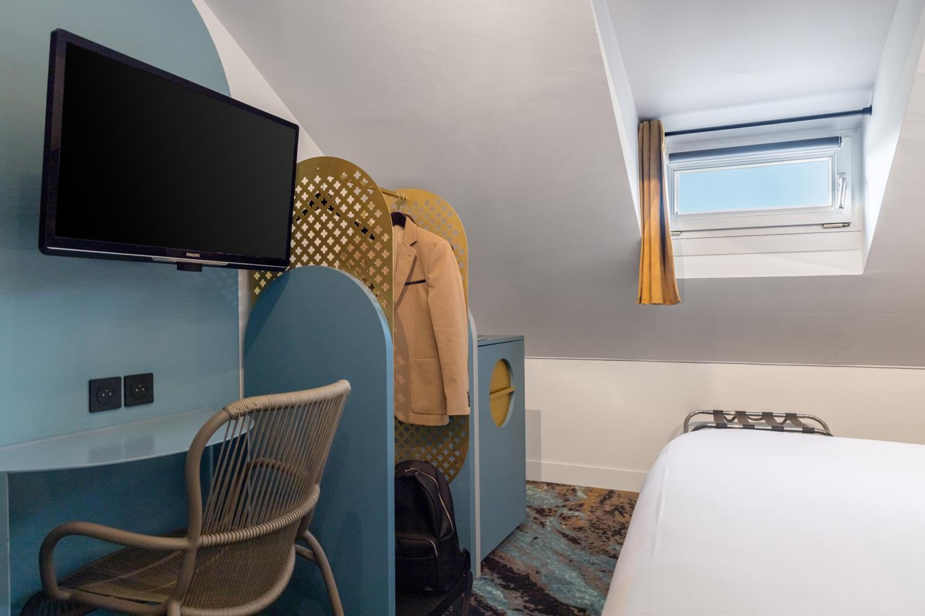 Classic Attic Room with Double Bed thumbnail 5