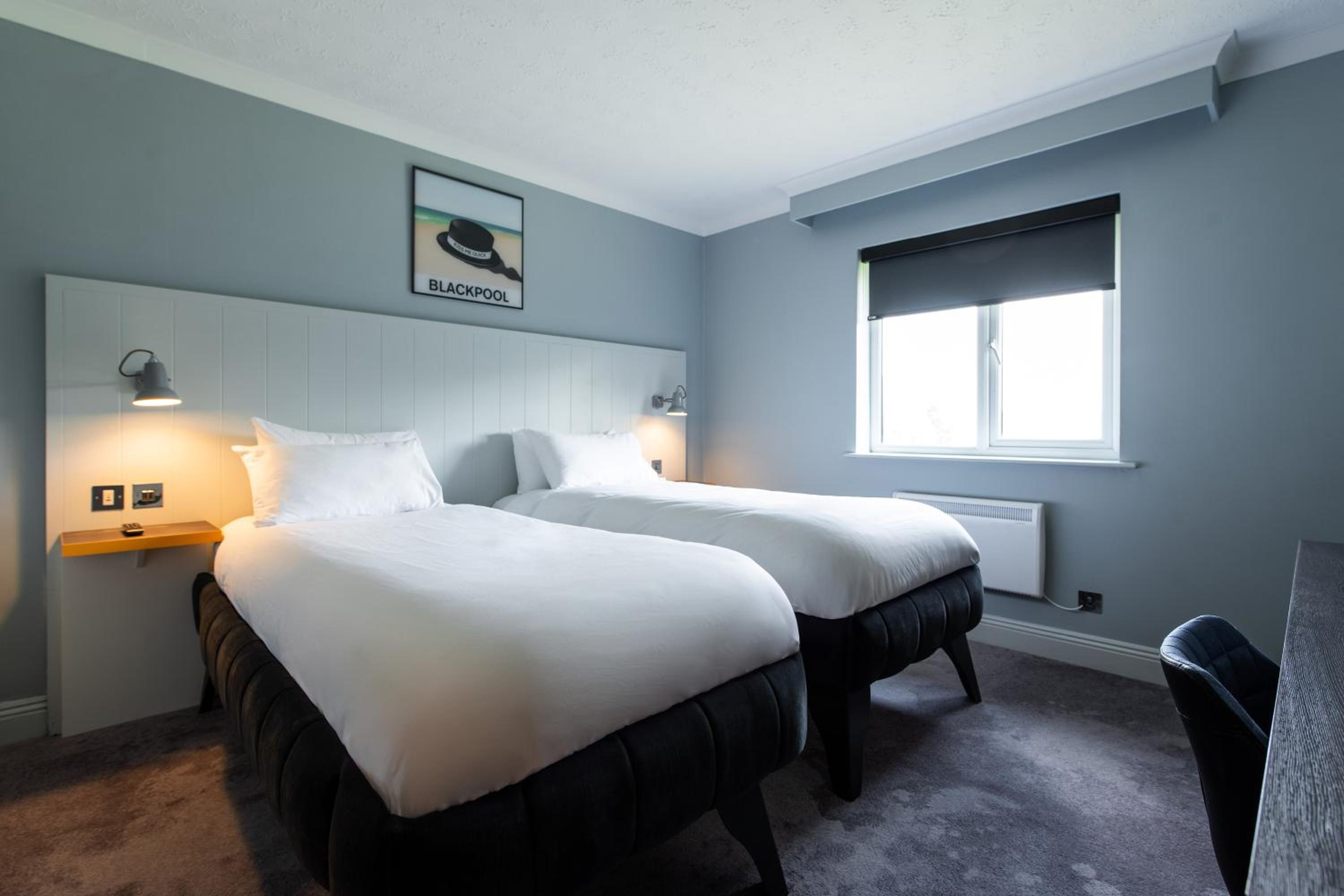 Twin Room - Photo 1