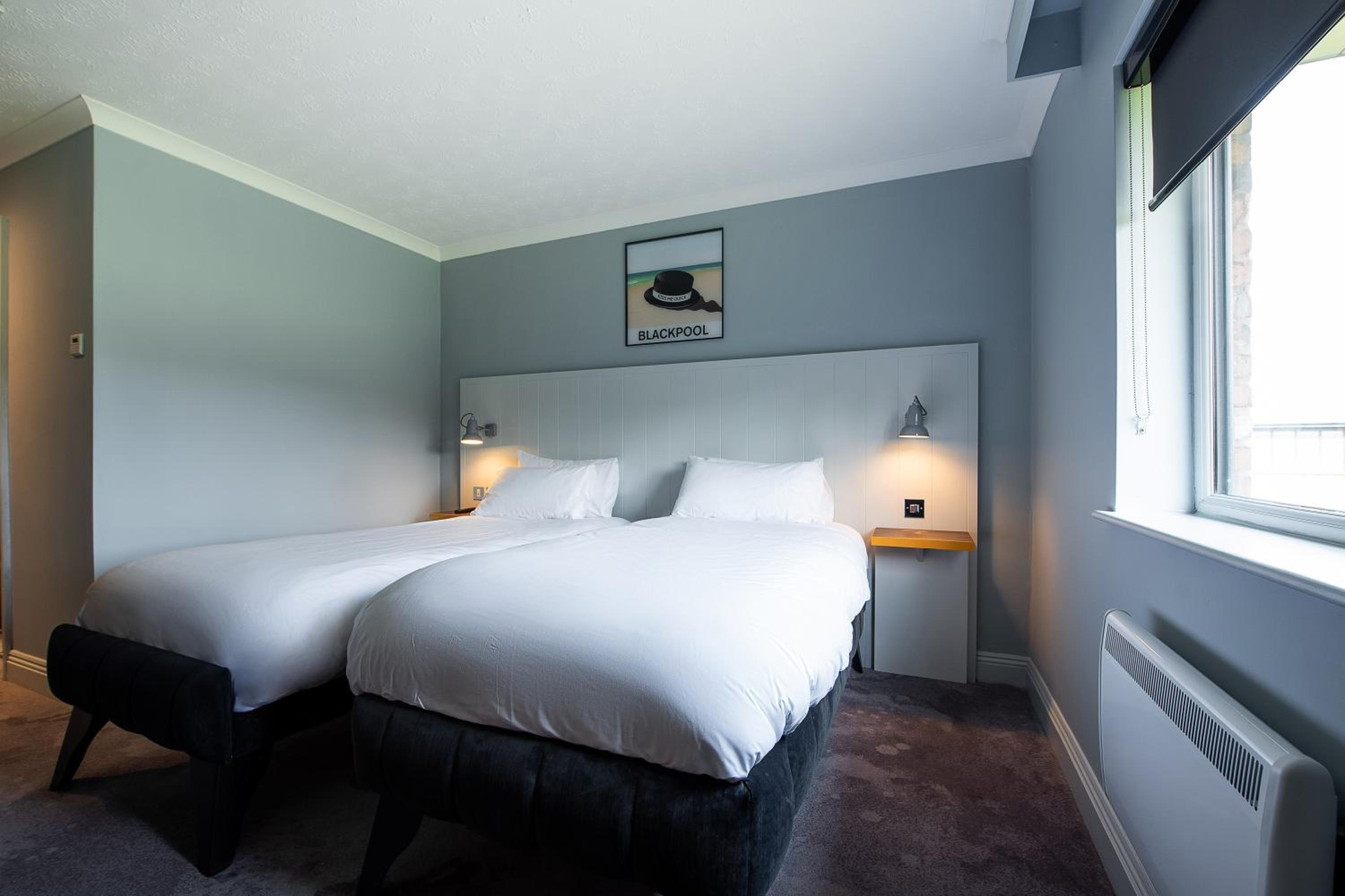 Twin Room - Photo 3