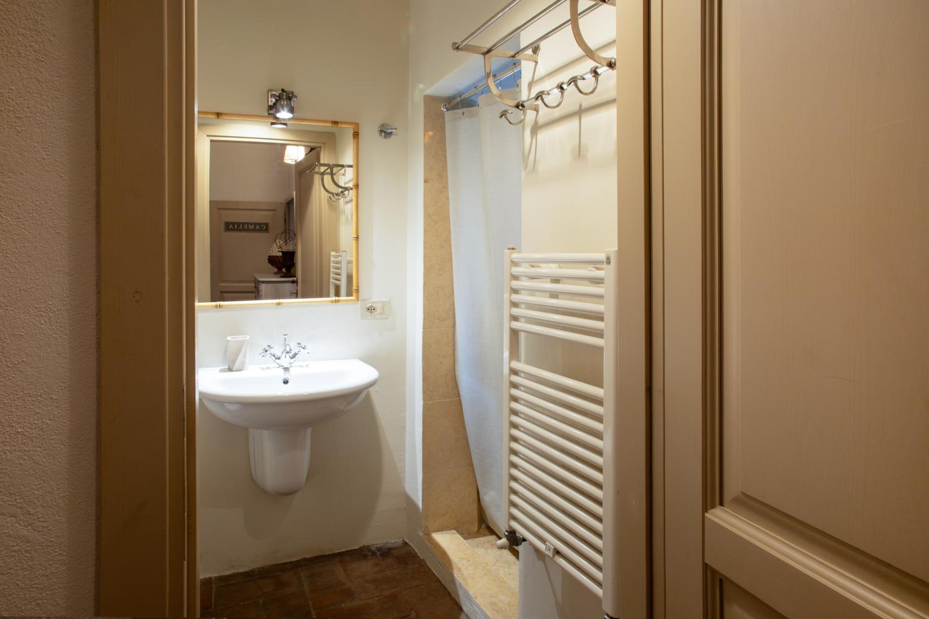 Double Room - Photo 12