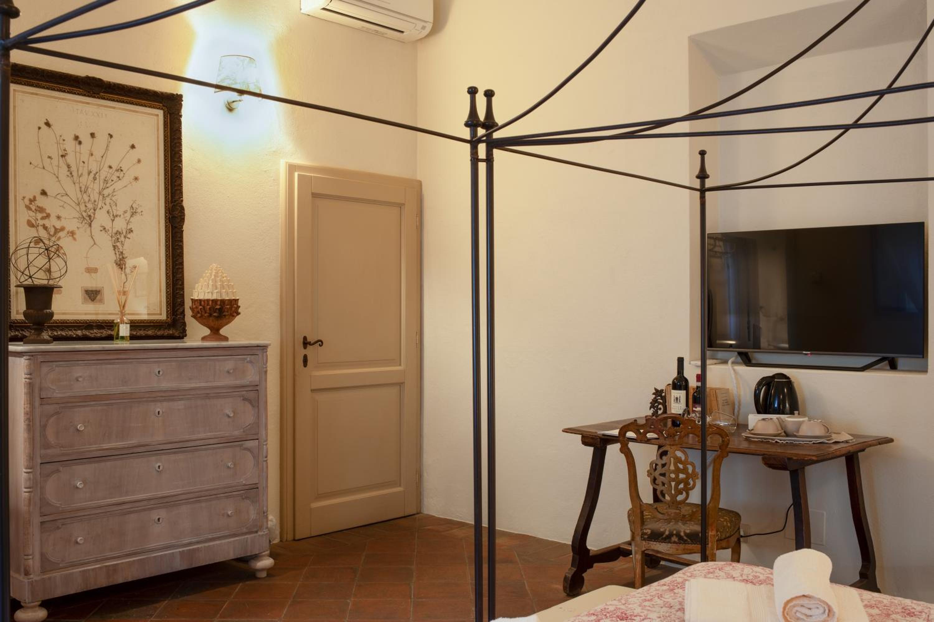 Double Room - Photo 14