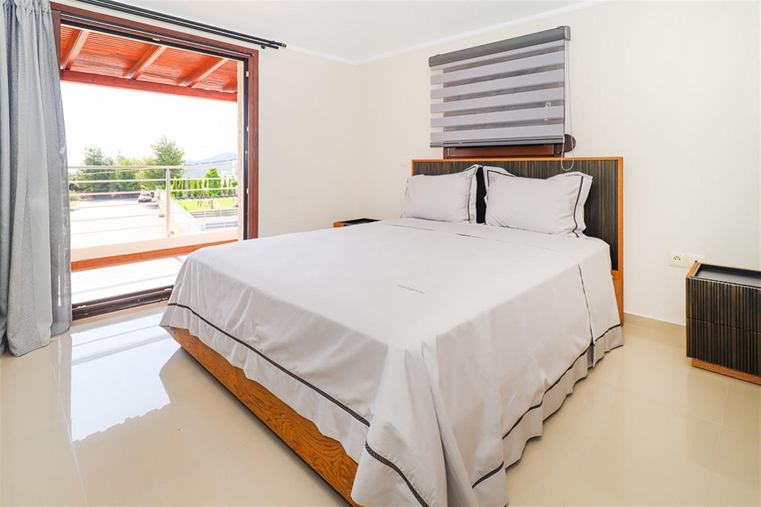 Three-Bedroom House photo 2