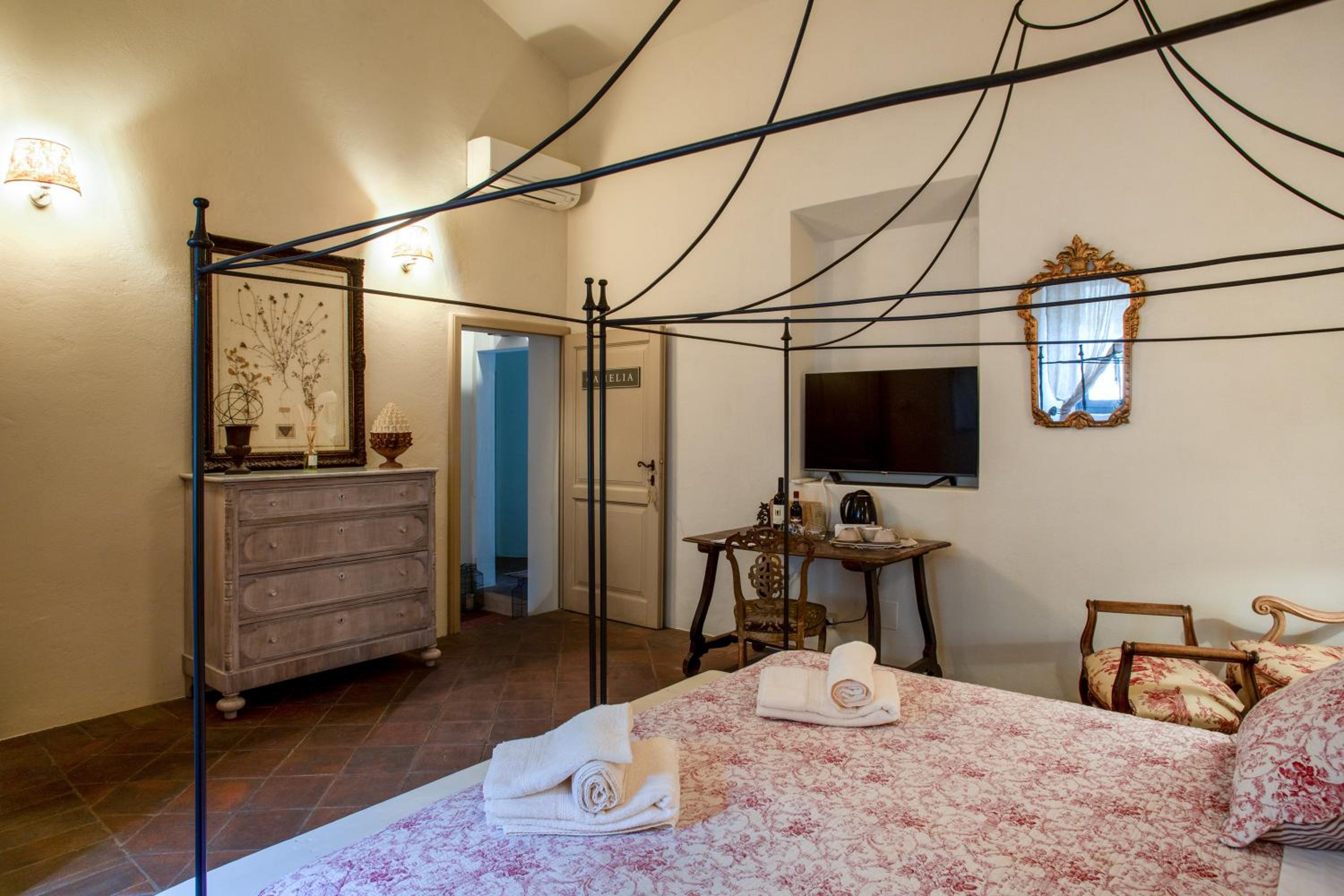Double Room - Photo 5