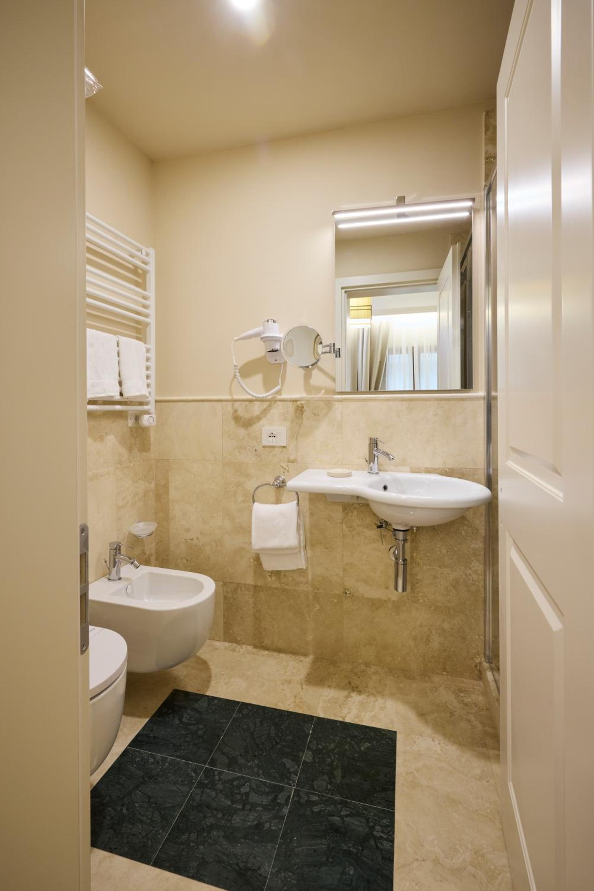 Small Double Room in Dependance photo 2