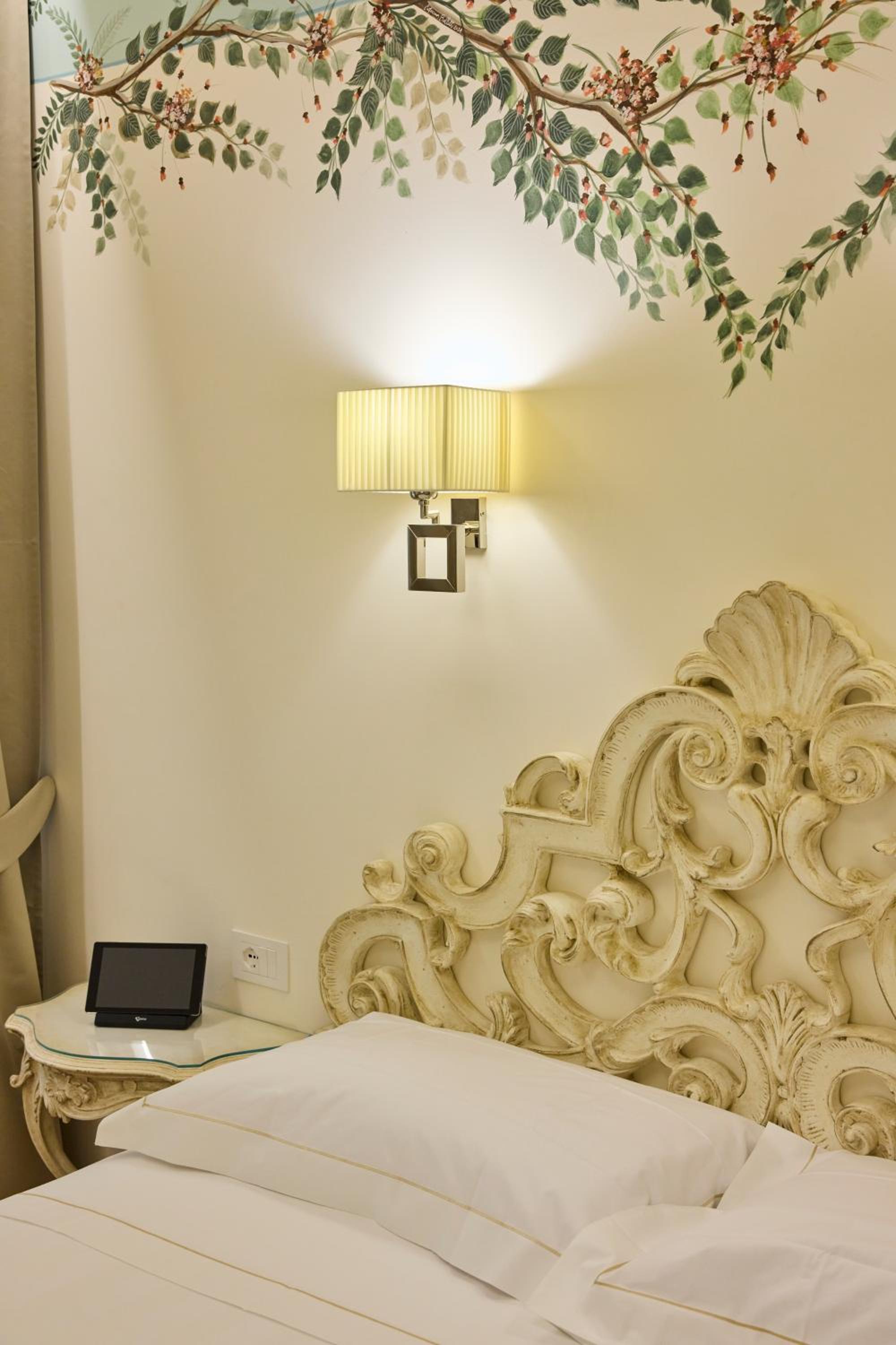 Small Double Room in Dependance photo 1