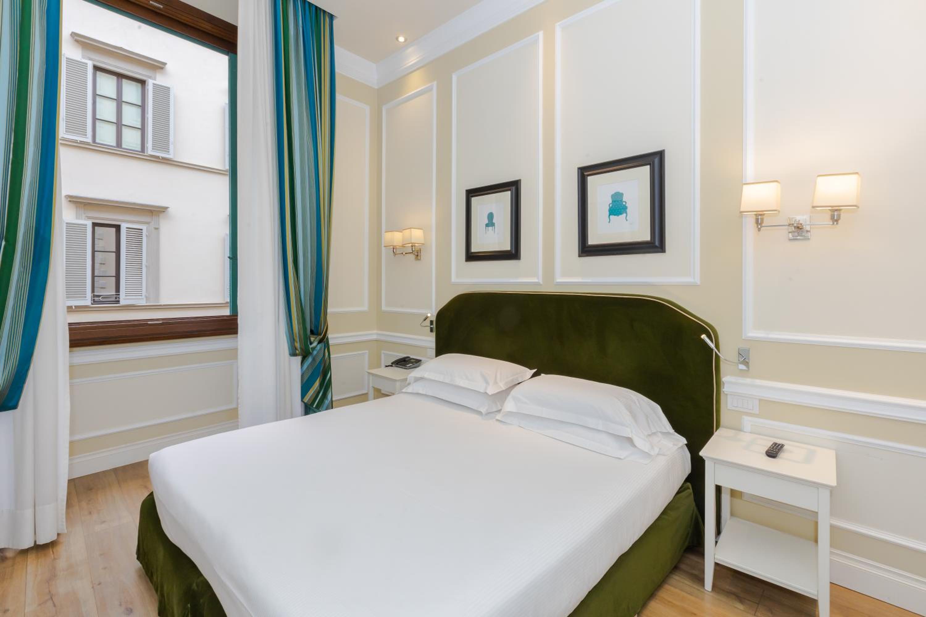 Deluxe Double or Twin Room with City View thumbnail 6