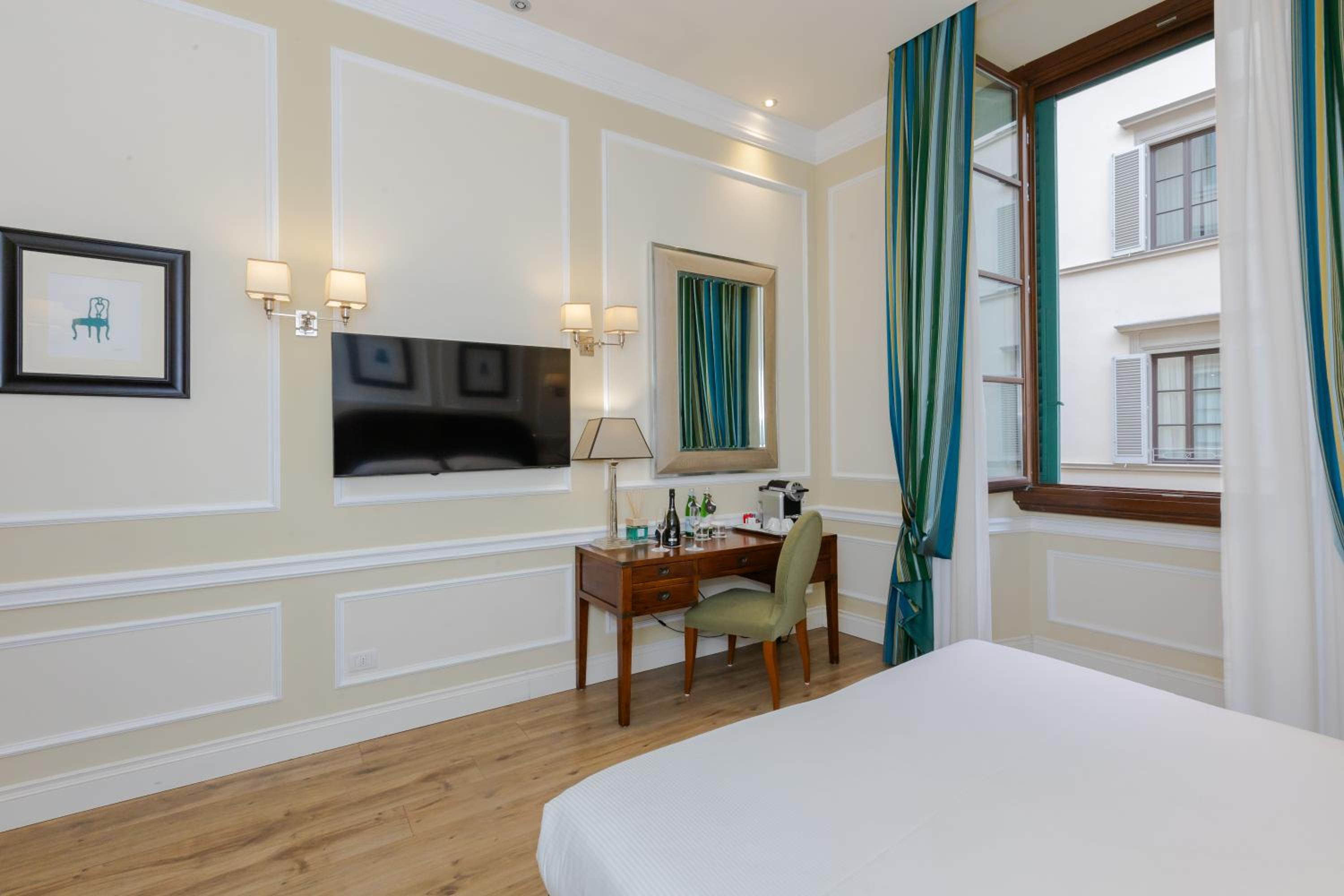 Deluxe Double or Twin Room with City View