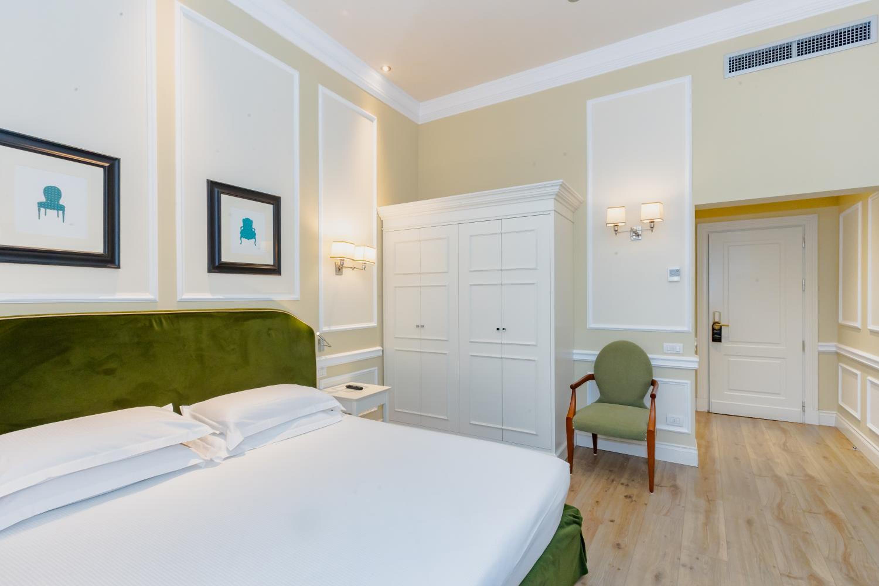 Deluxe Double or Twin Room with City View