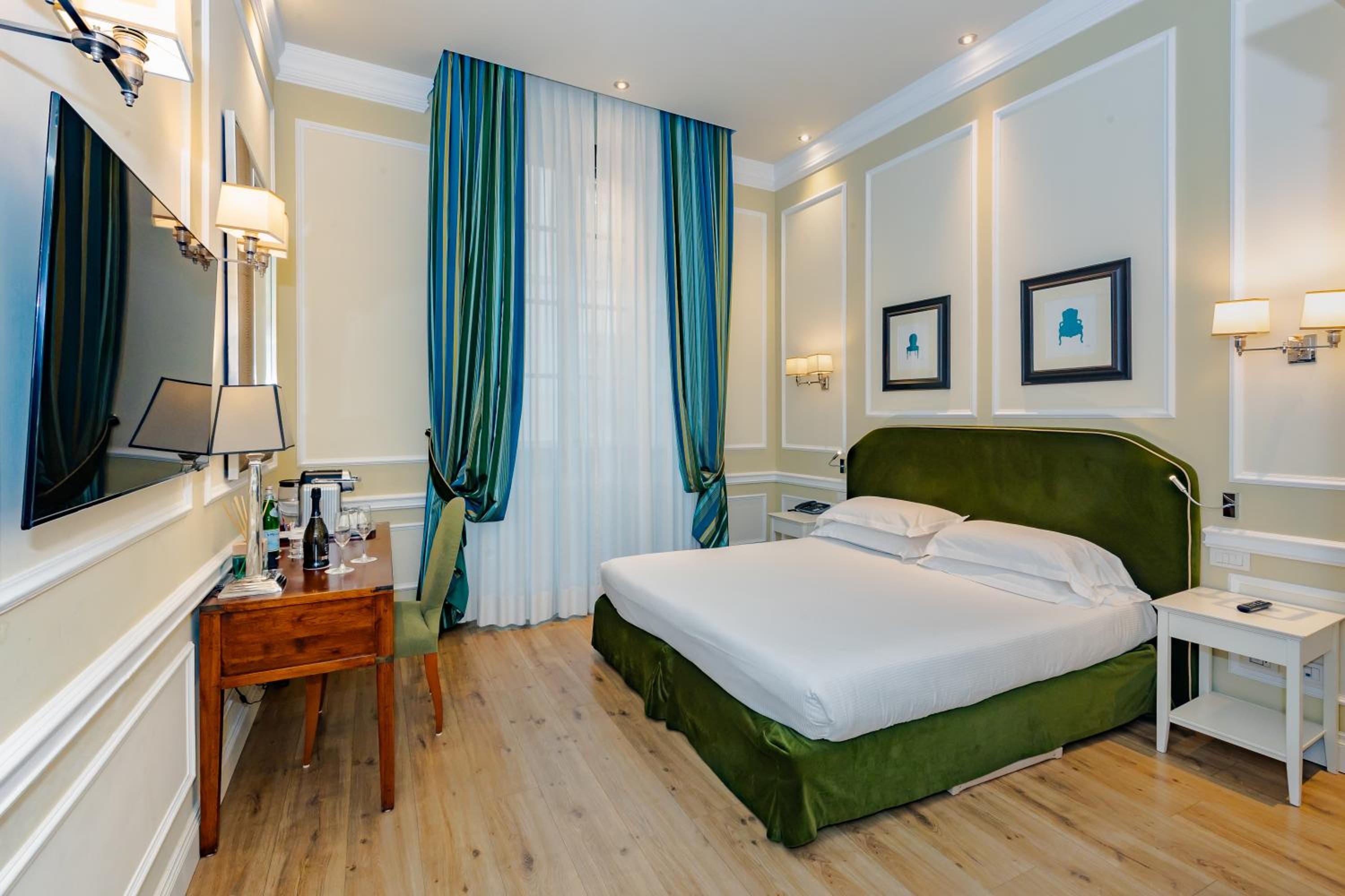 Deluxe Double or Twin Room with City View