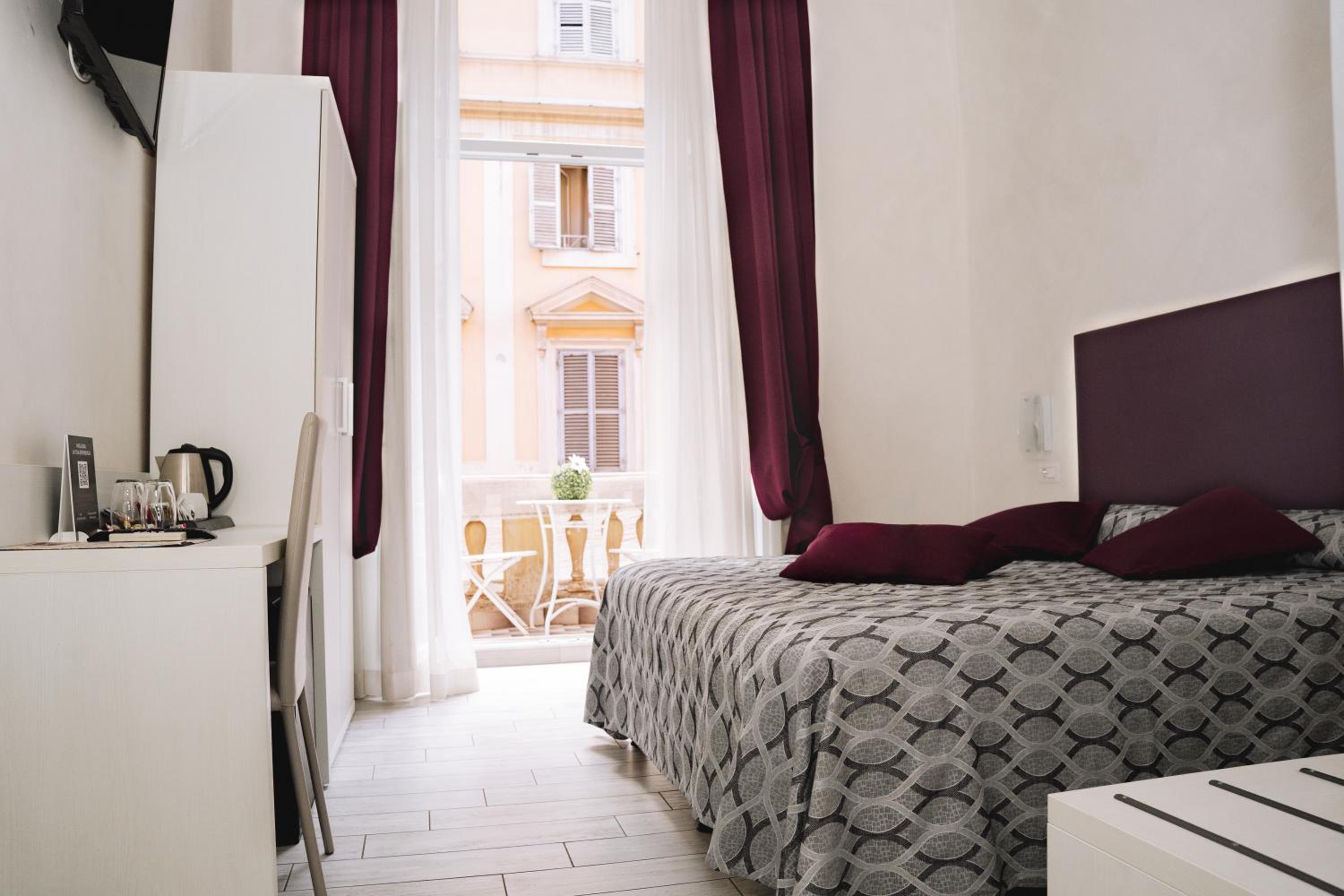 Standard Double or Twin Room with Balcony photo 2