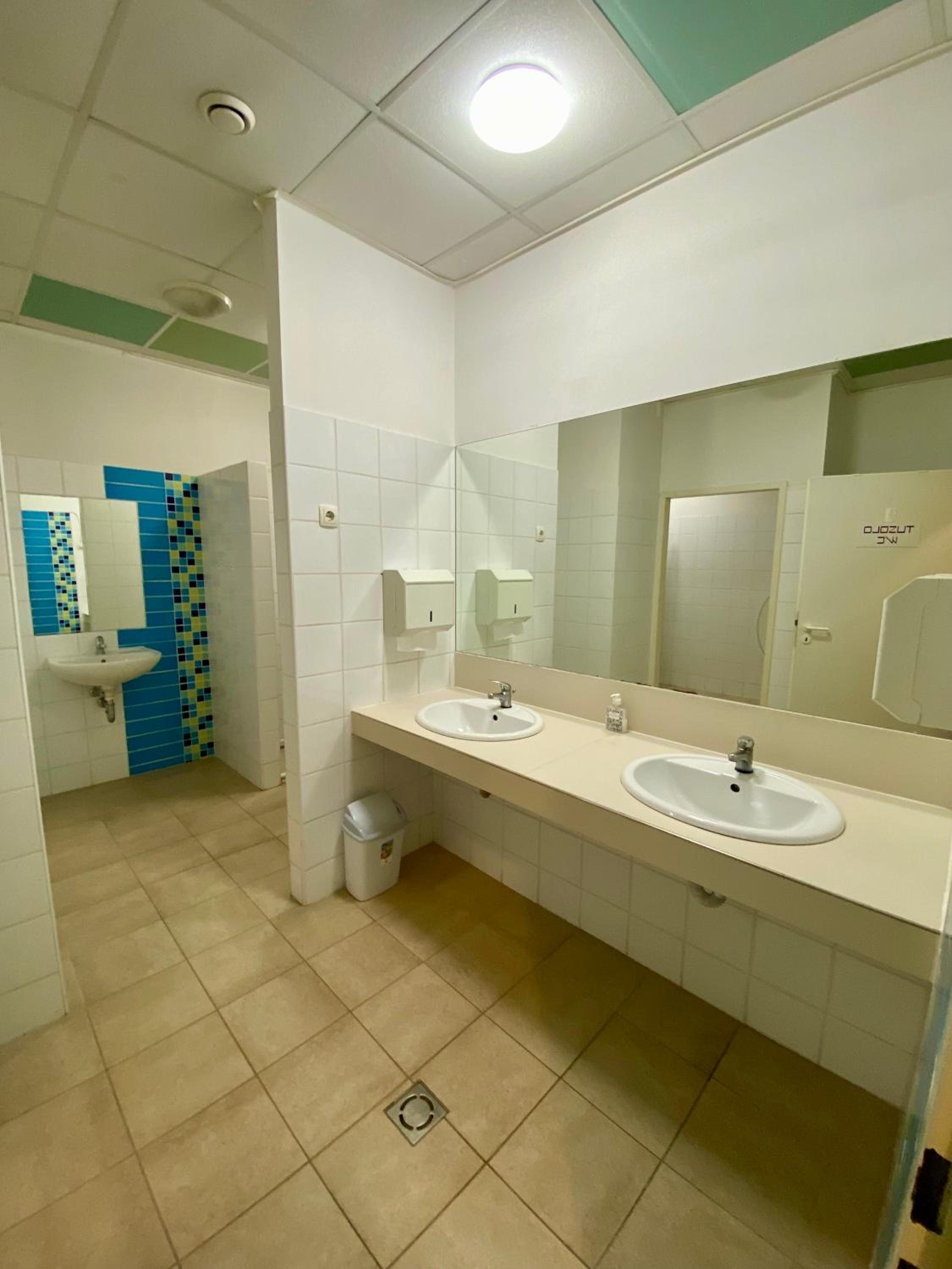 Quadruple Room with Shared Bathroom photo 2