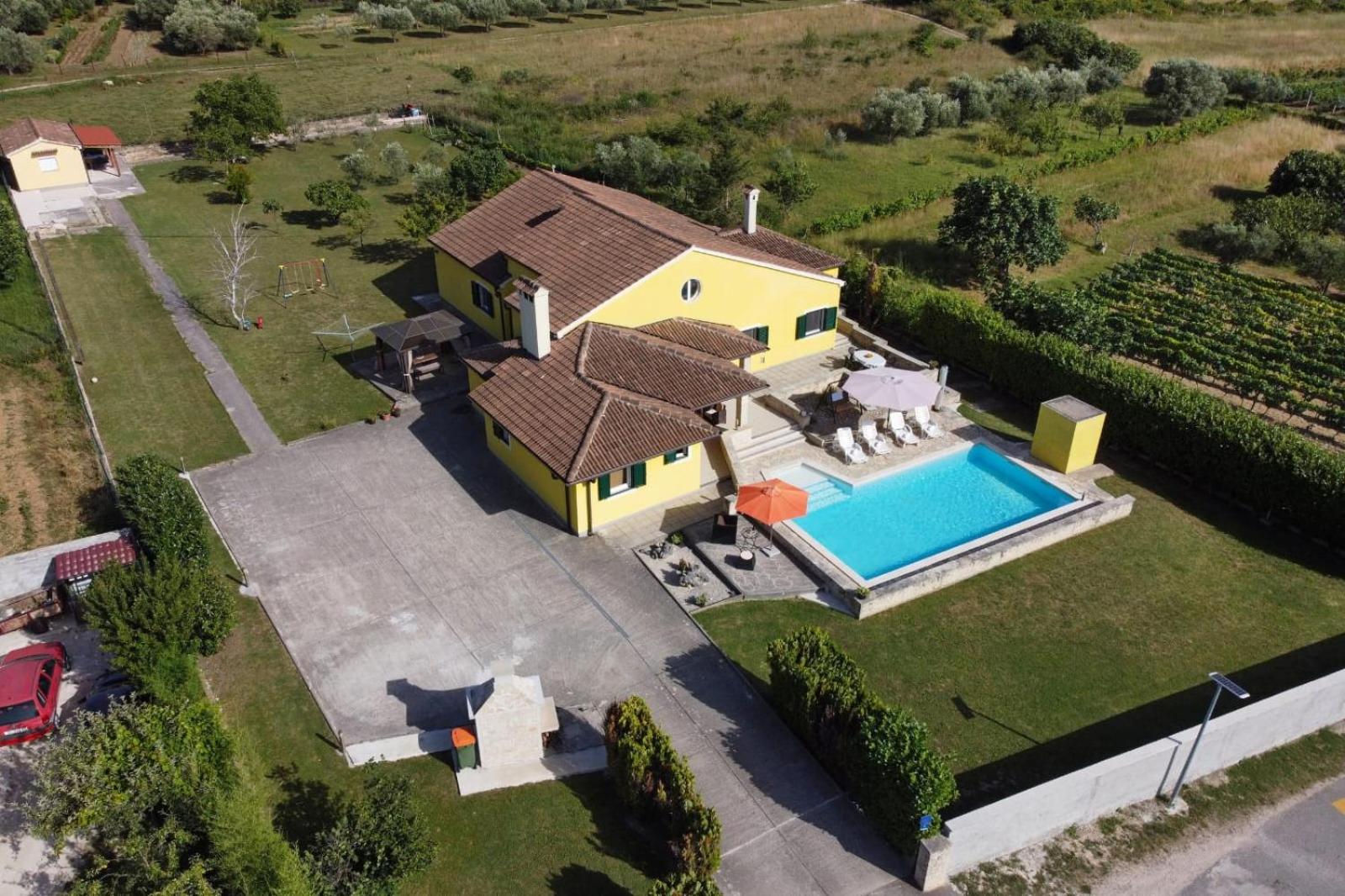 Villa photo 3