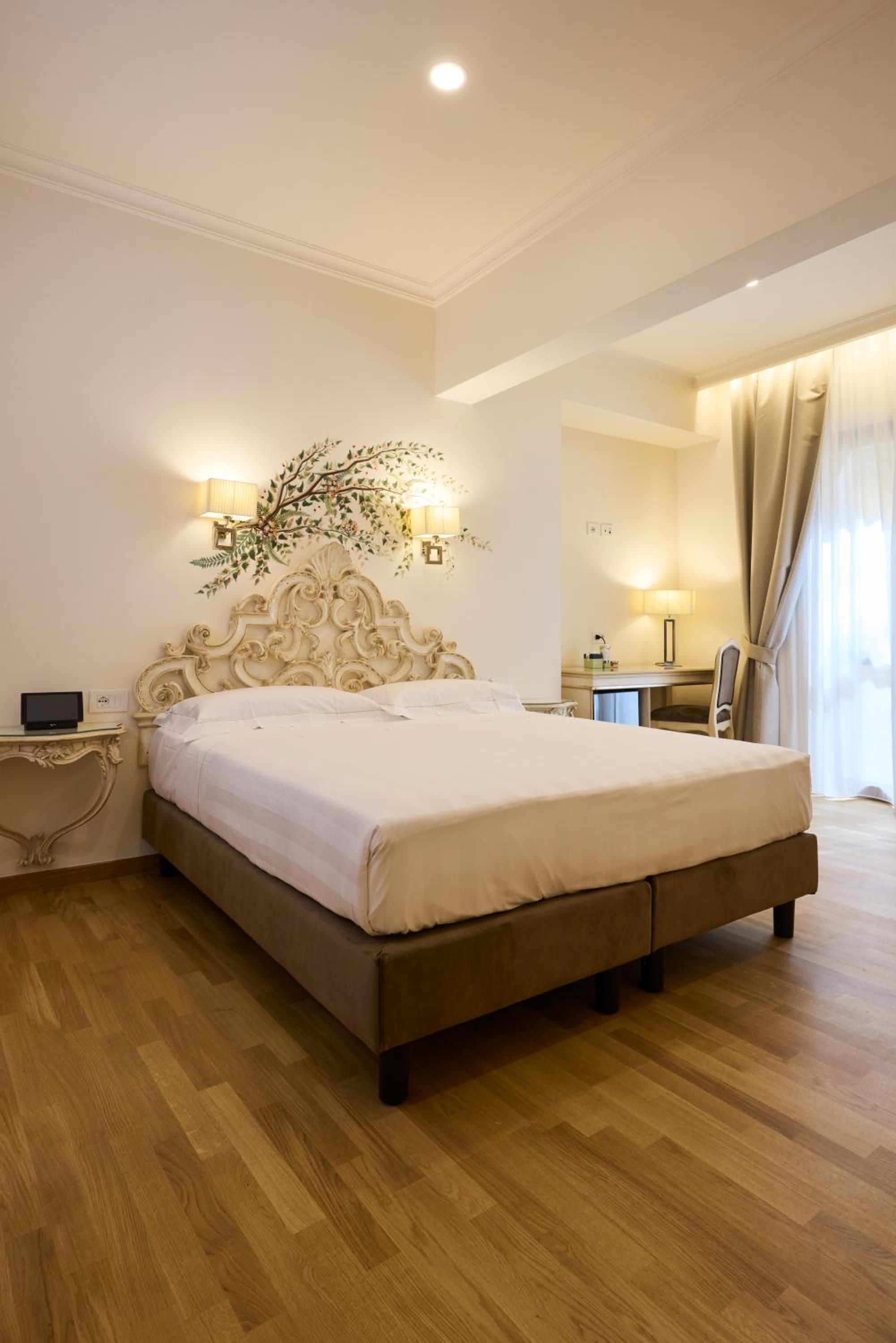 Superior Double or Twin Room in Dependence photo 2