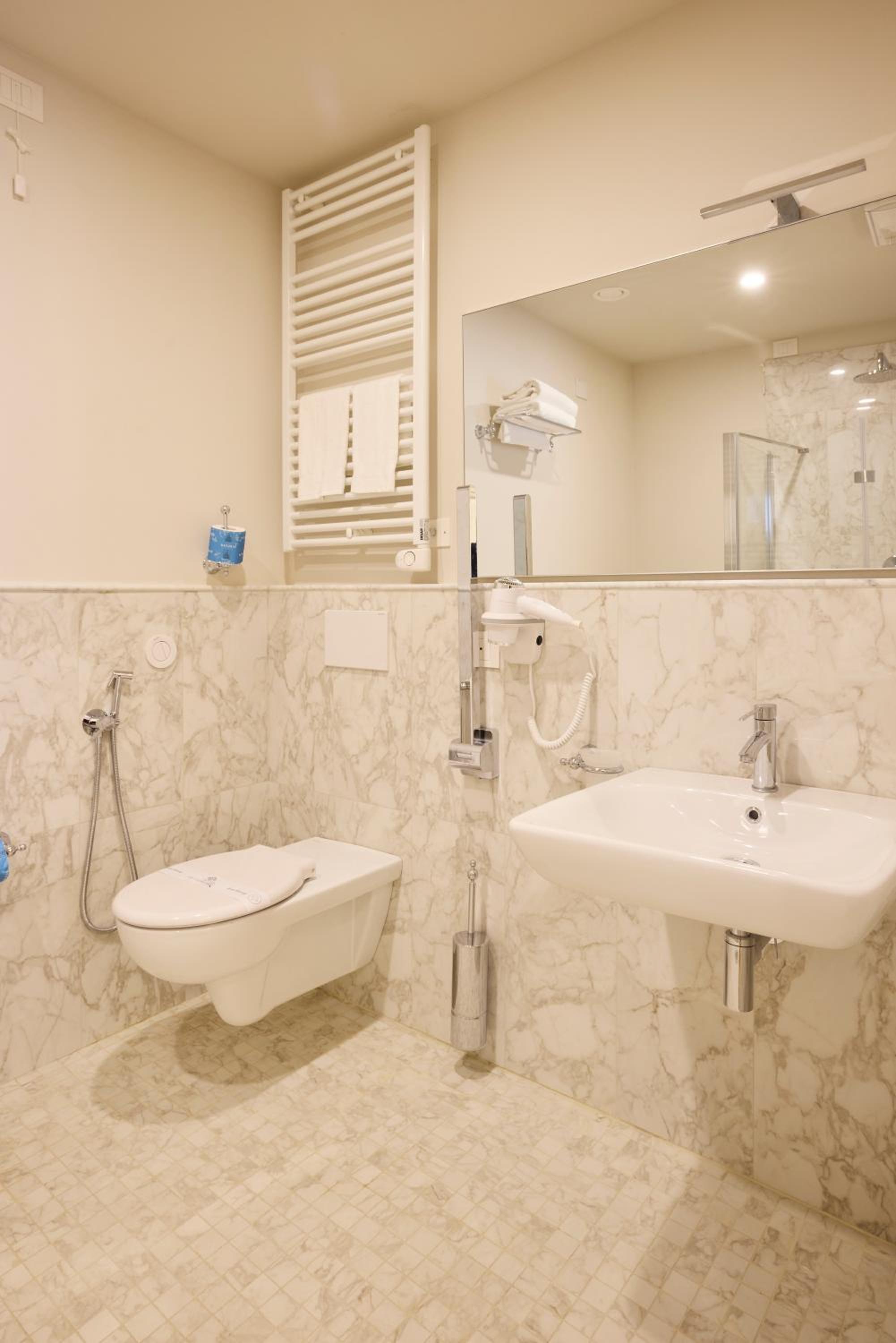 Superior Double or Twin Room in Dependence photo 3