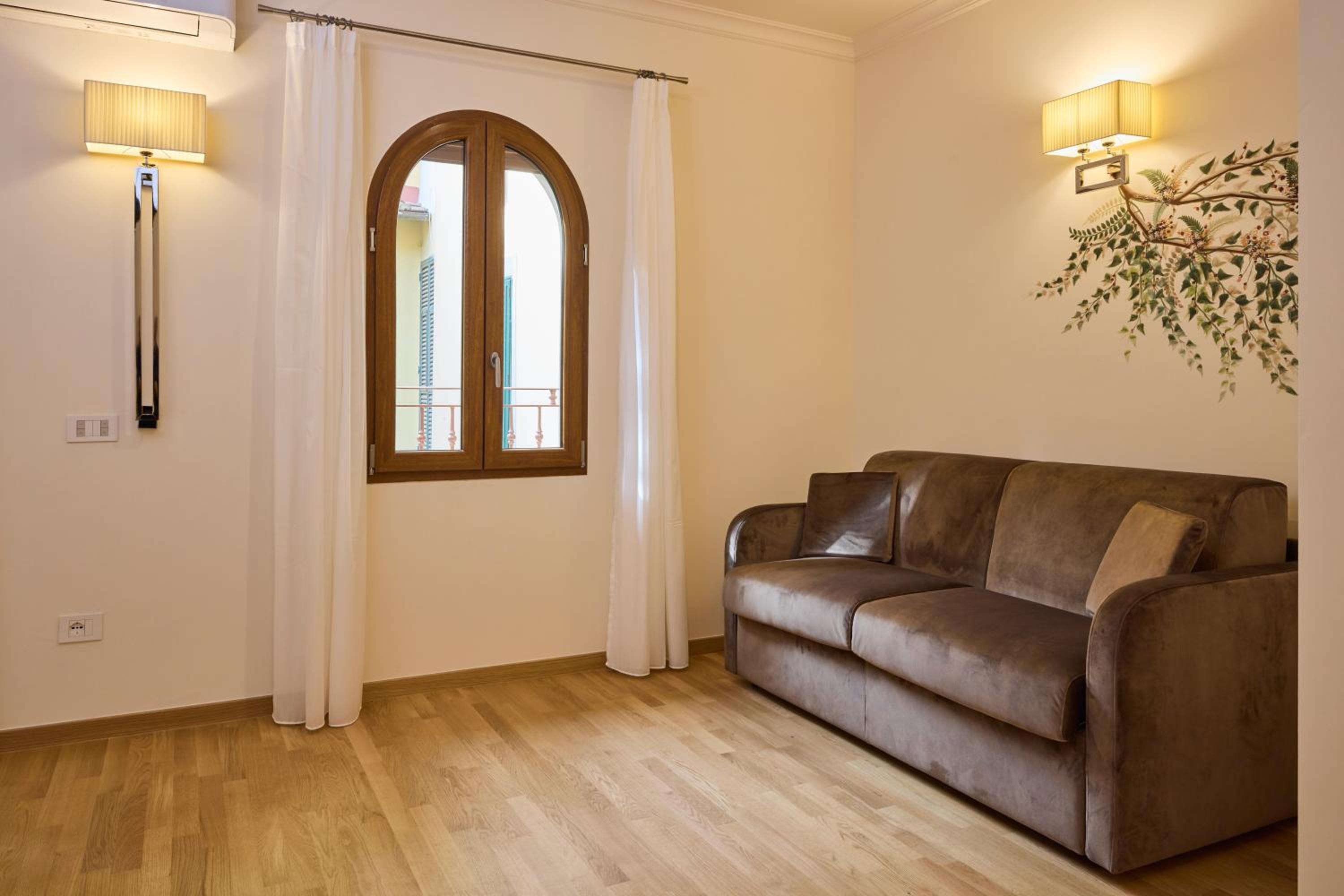 Family Room in Dependence photo 3