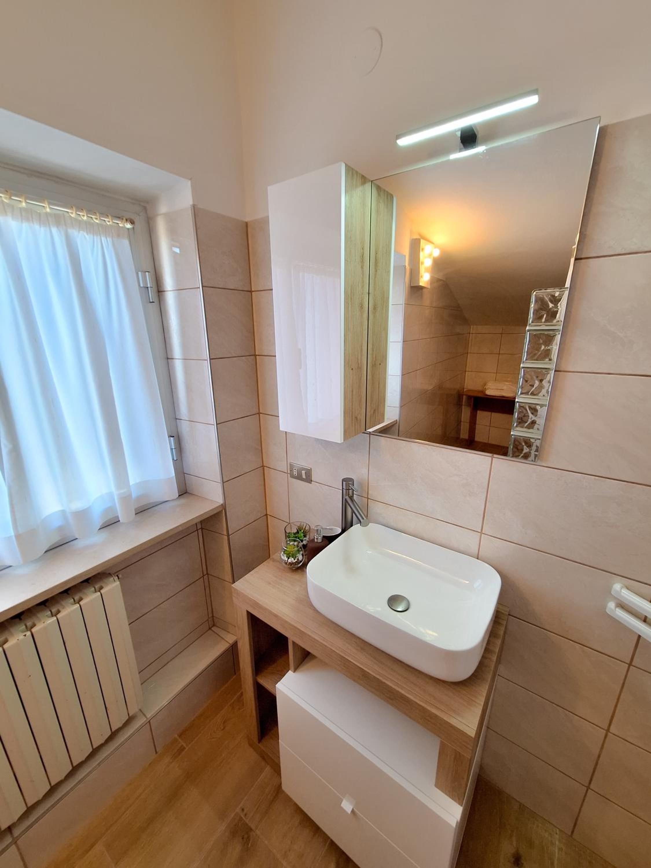 Double or Twin Room - Photo 6