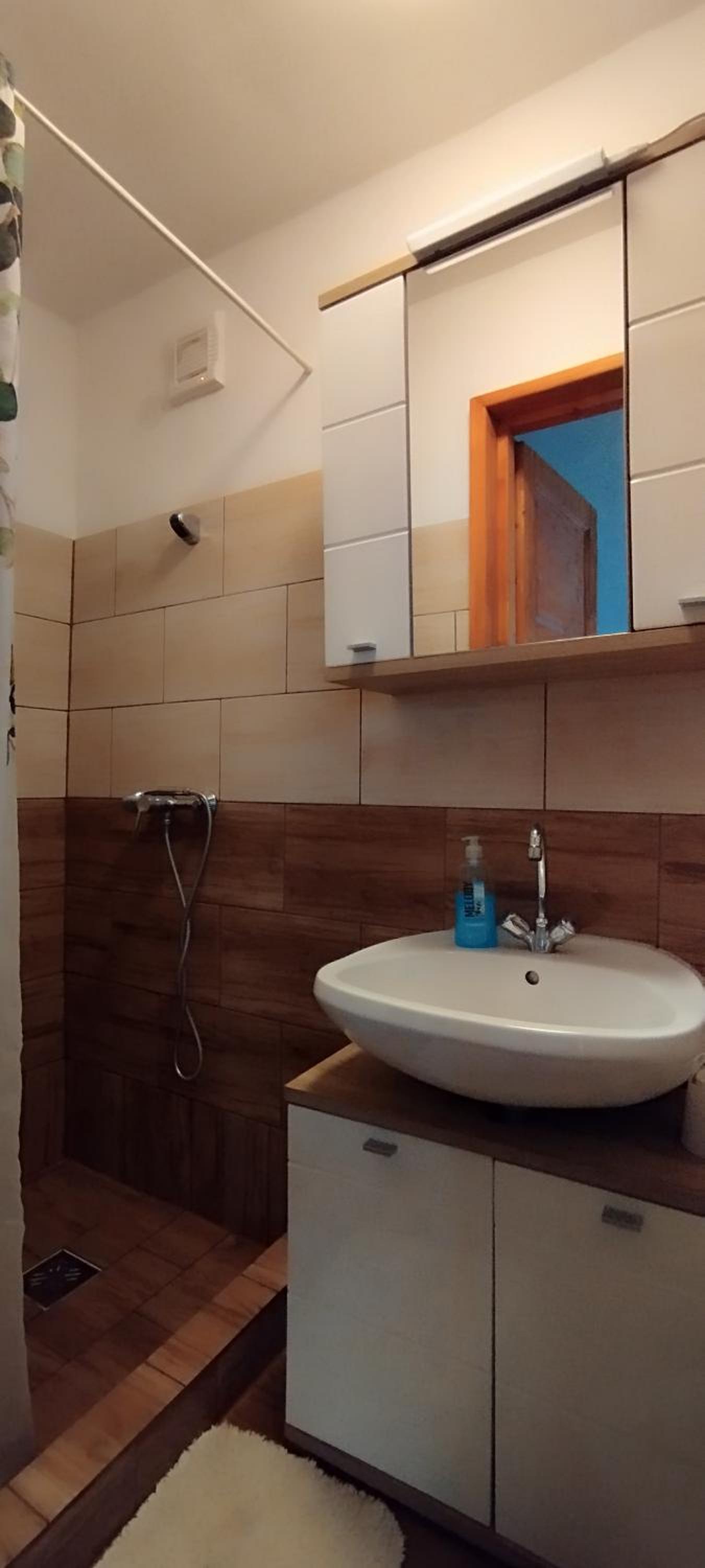 One-Bedroom Apartment with View photo 3