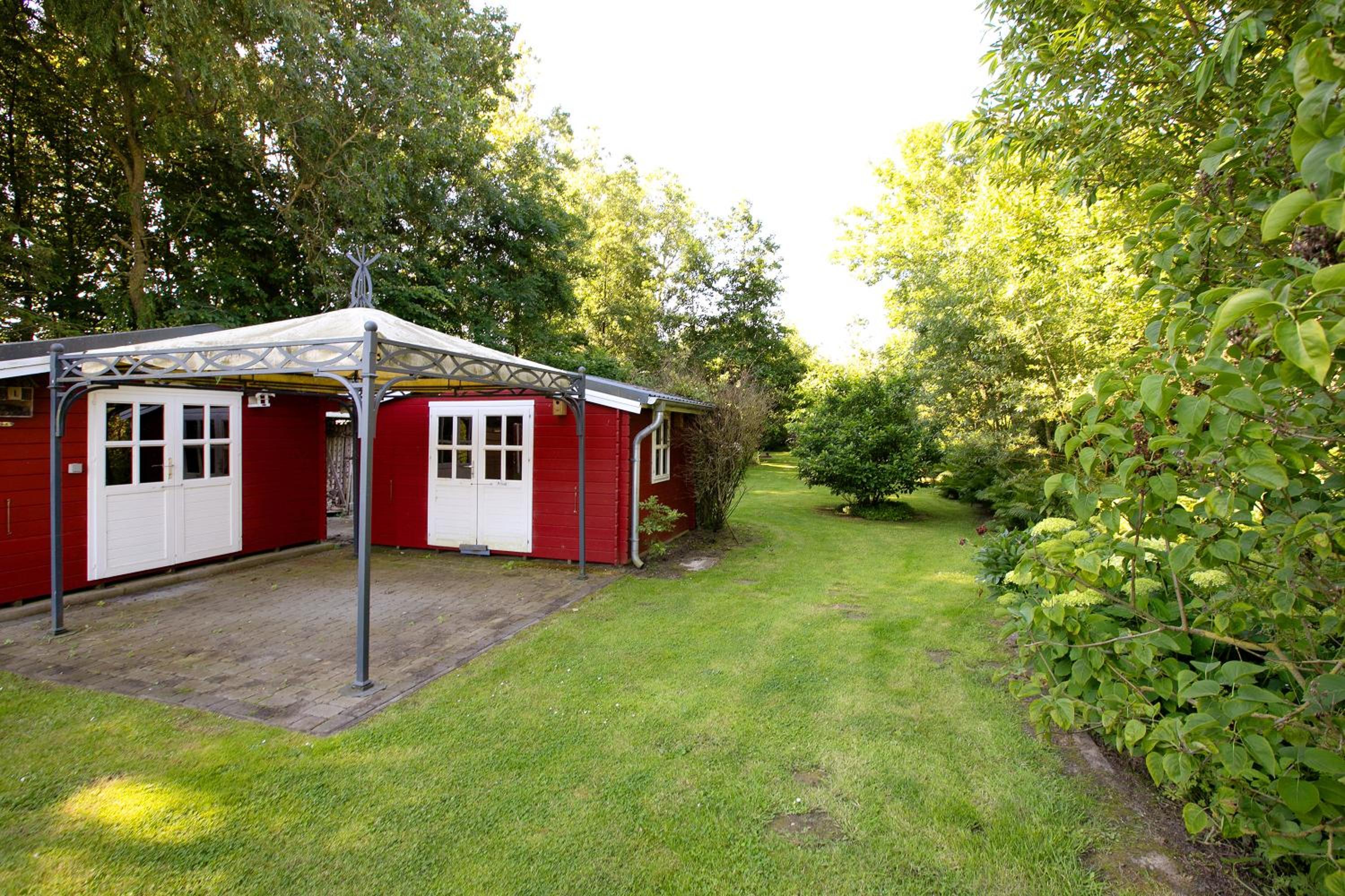 Three-Bedroom House photo 3