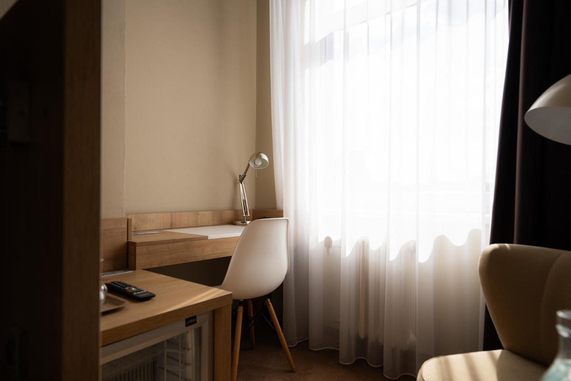 Deluxe Double Room with Bath Or Shower - Photo 11