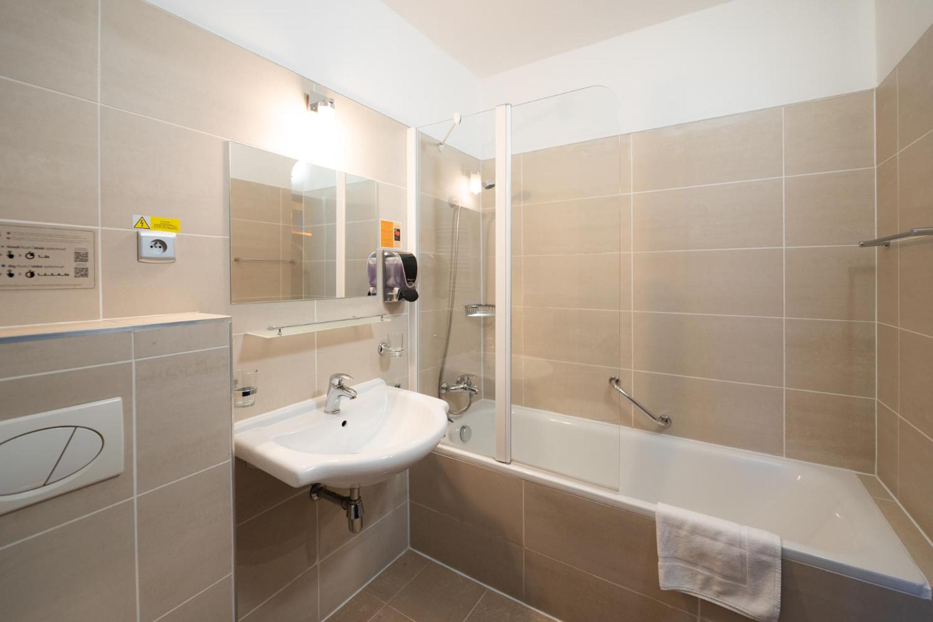 Double or Twin Room - Photo 2