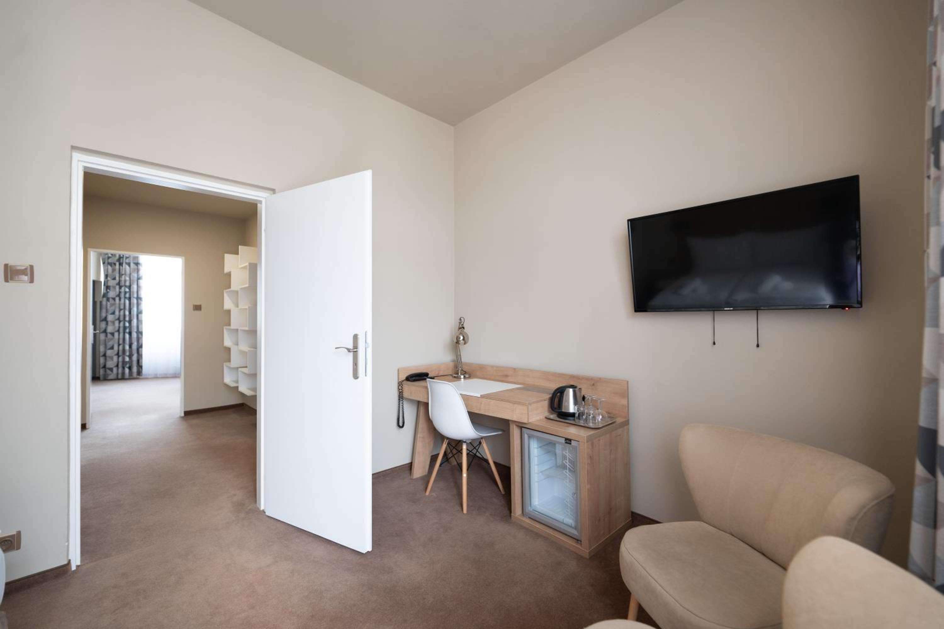 Deluxe Suite - Photo 3