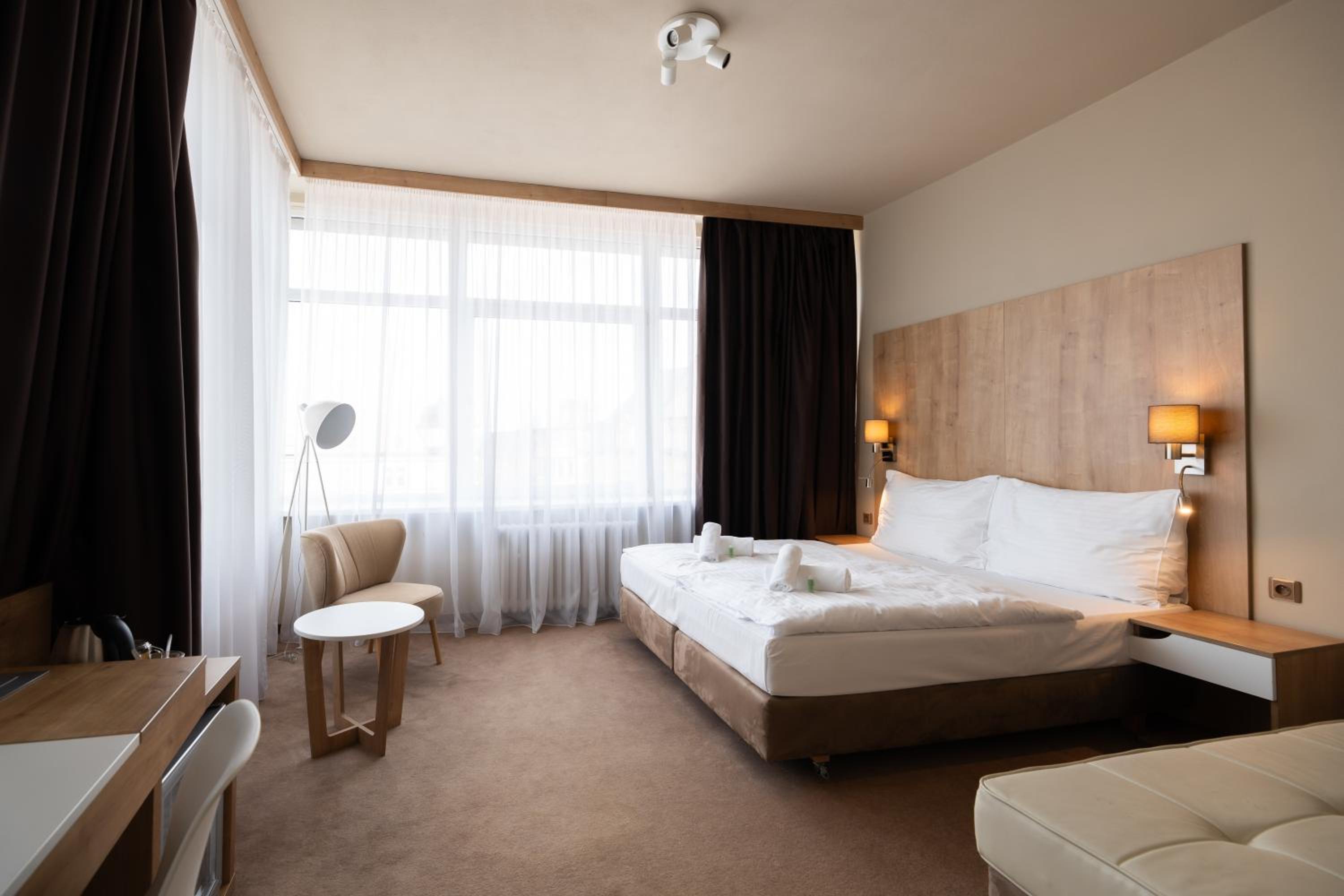 Deluxe Double Room with Bath Or Shower - Photo 2