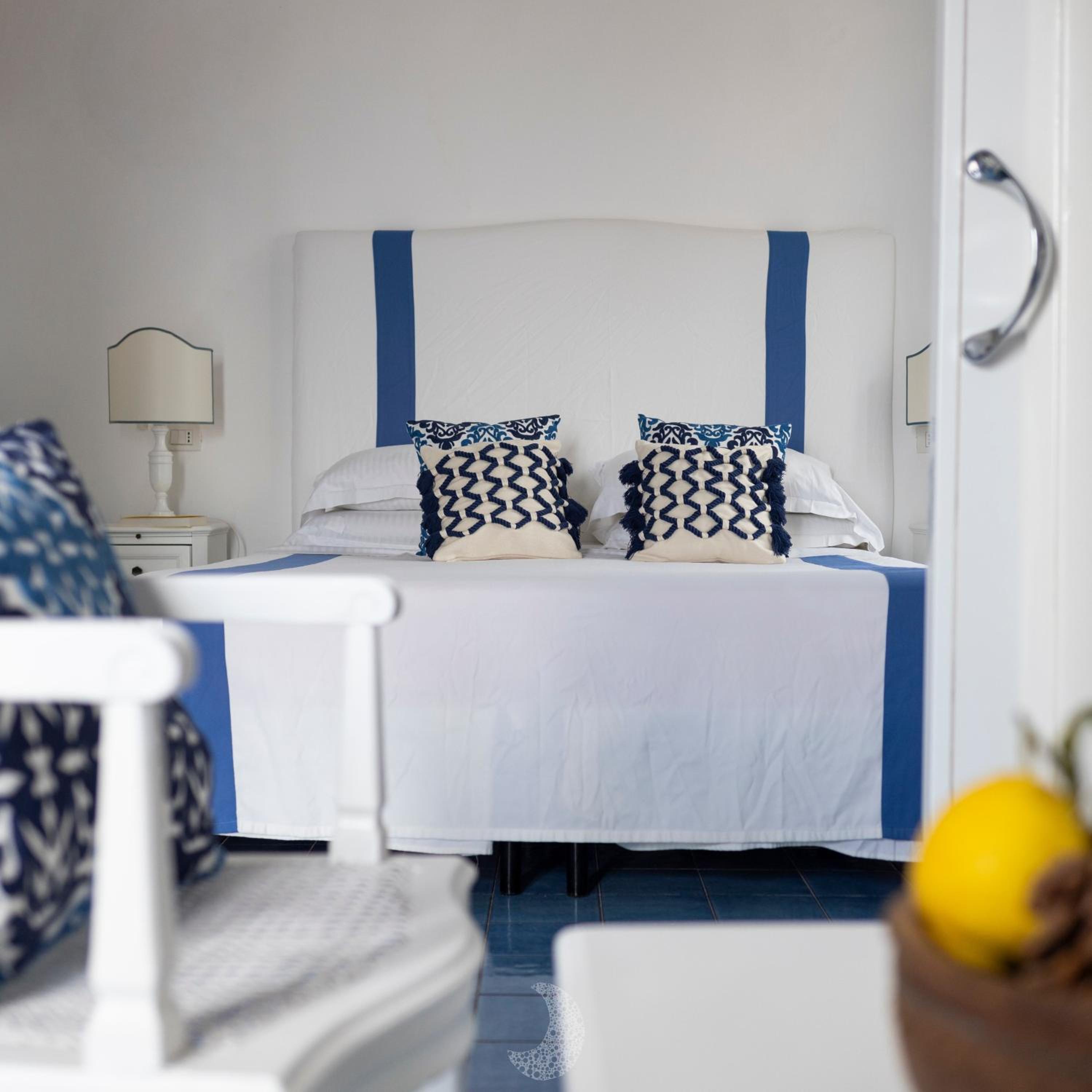 Suite with Sea View (2 Adults) photo 3