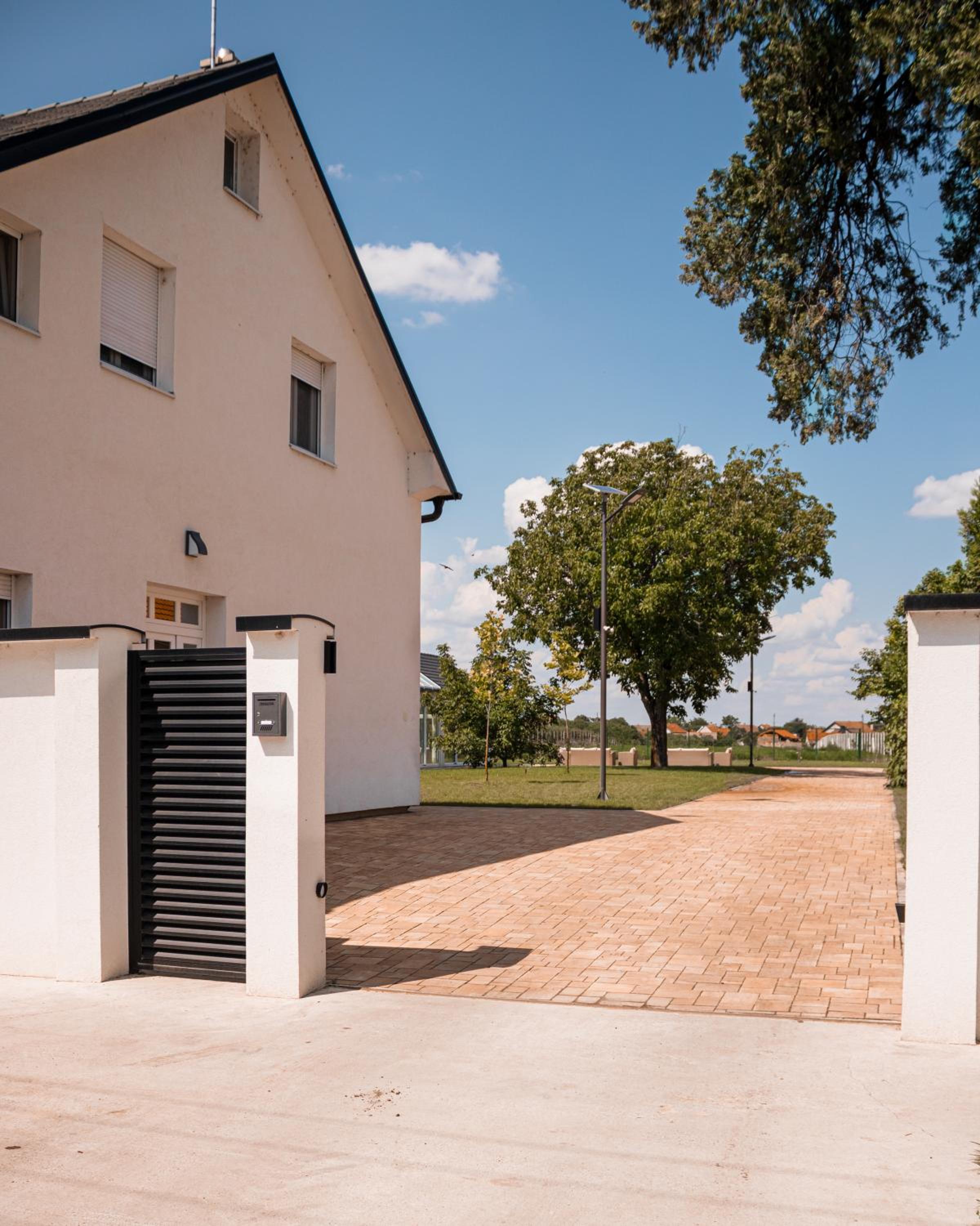 Villa photo 2