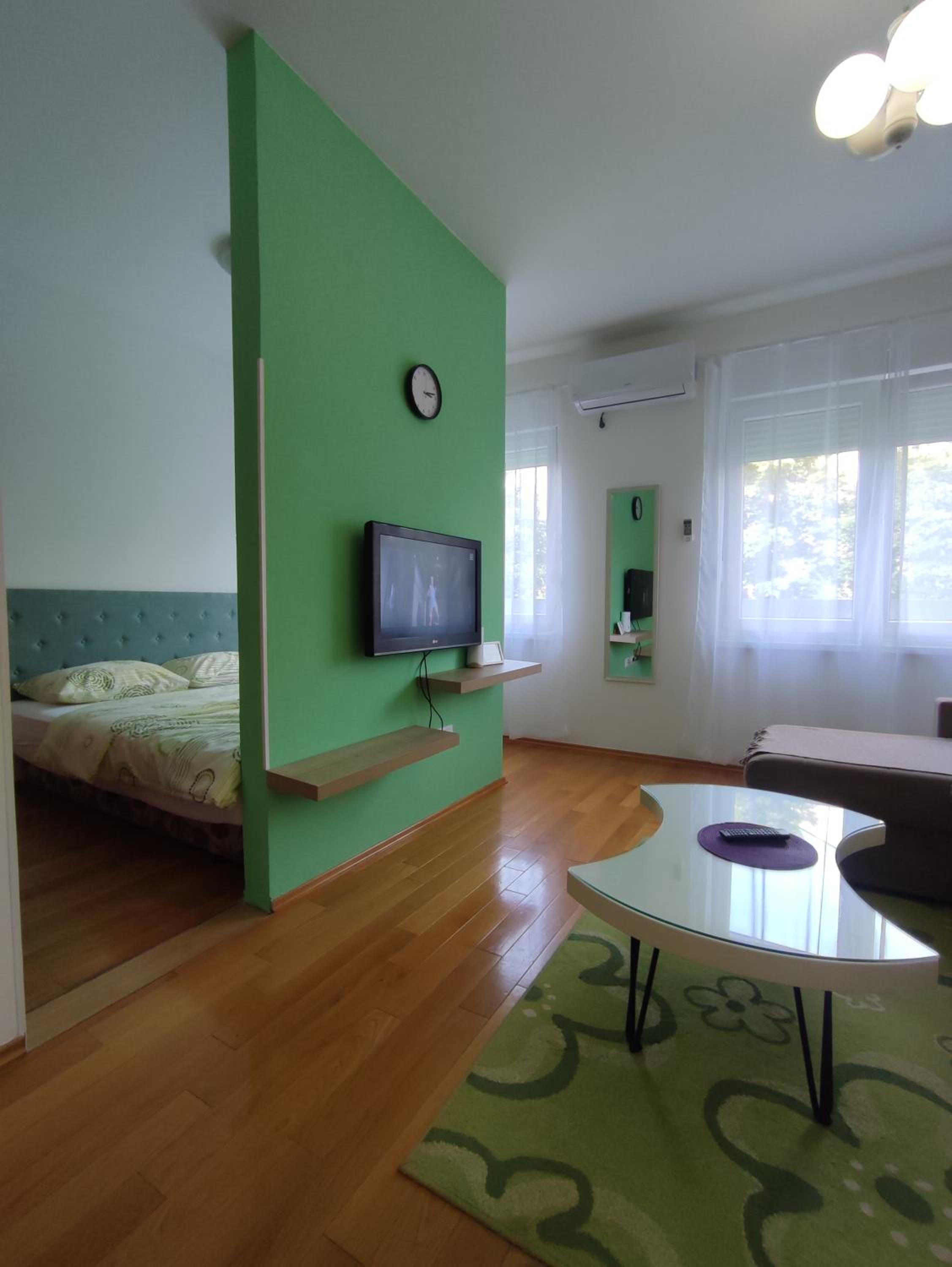 One-Bedroom Apartment photo 1
