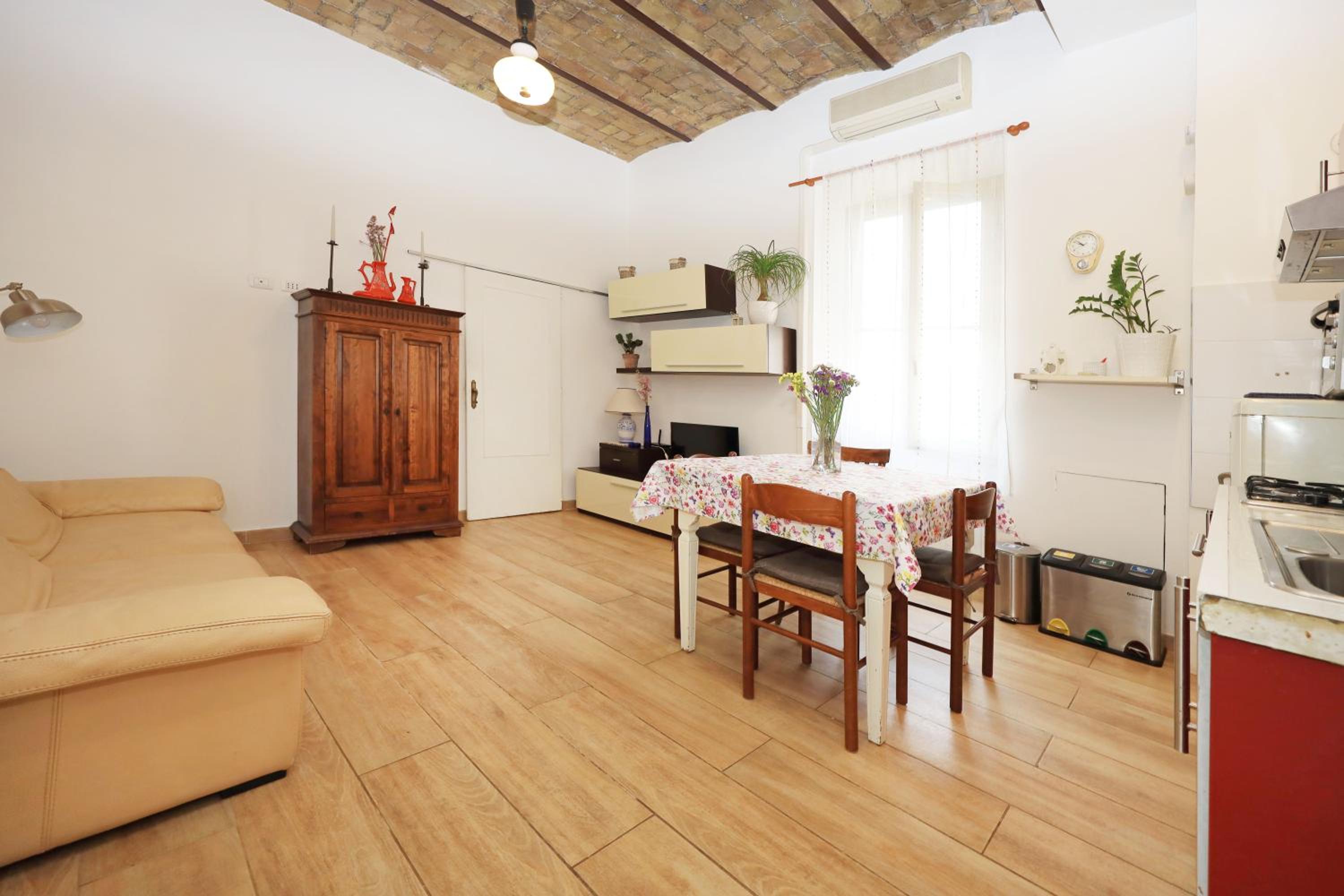 One-Bedroom Apartment photo 3