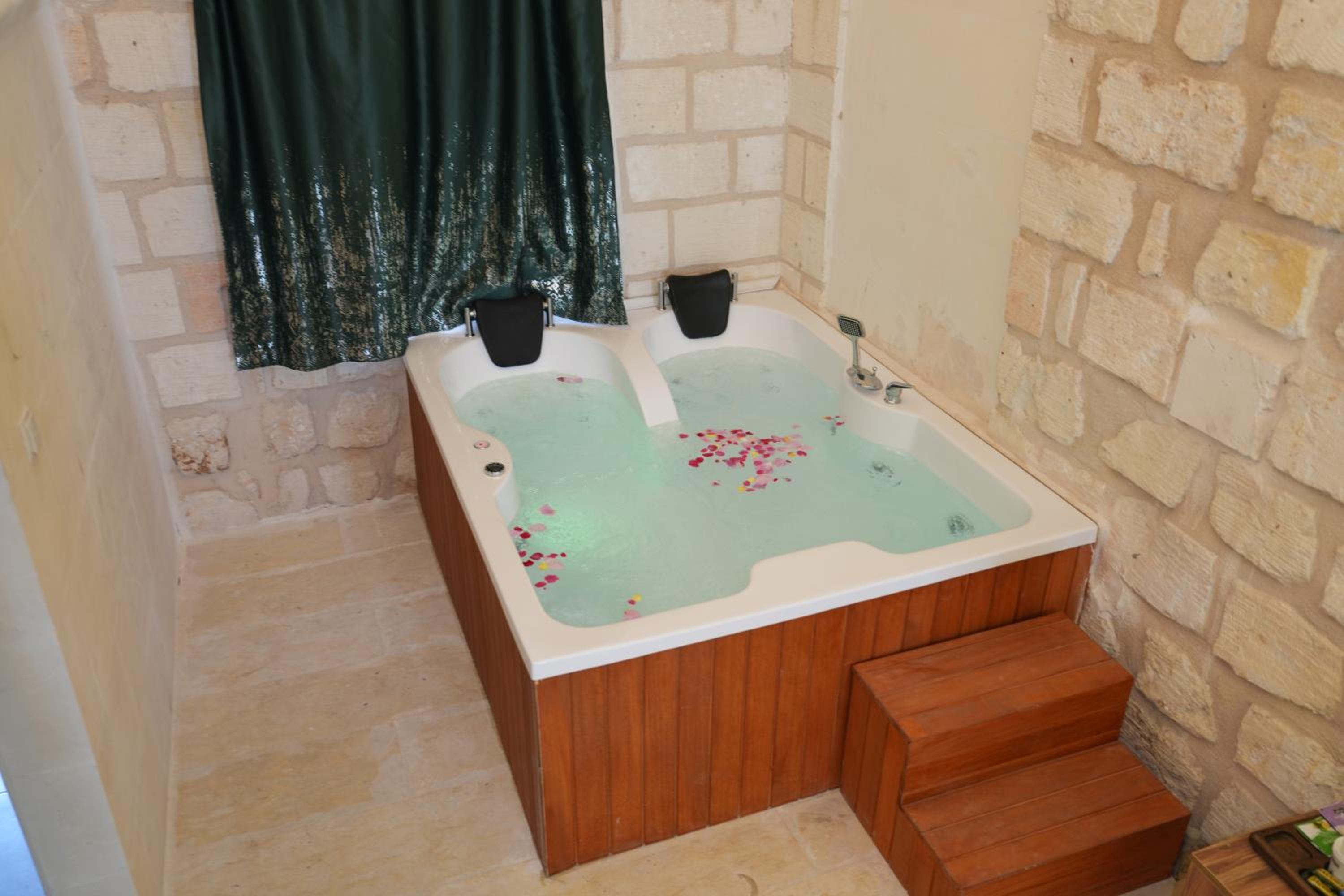 King Room with Balcony photo 3