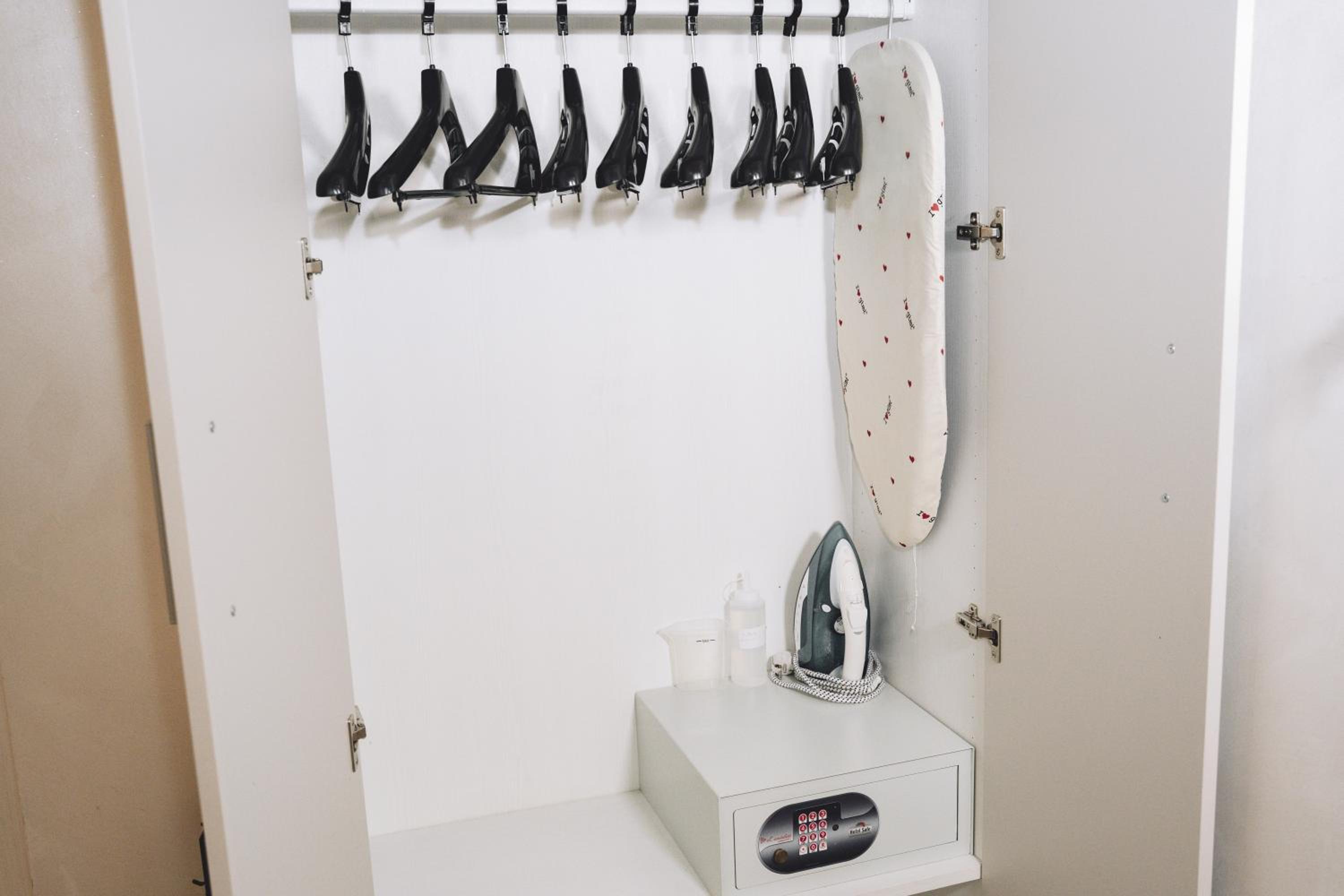 Single Room with Private Bathroom photo 2