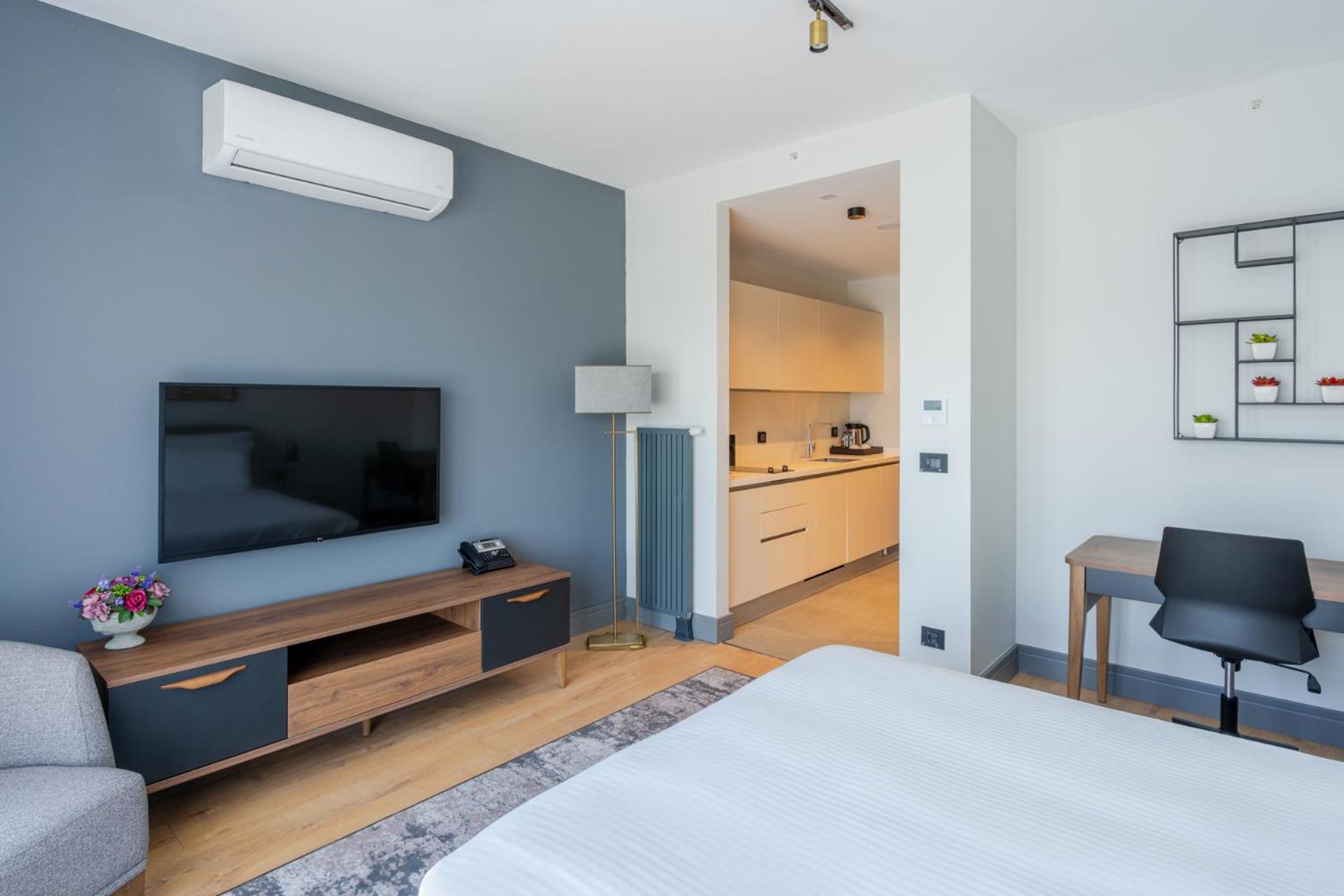 Studio Apartment photo 2