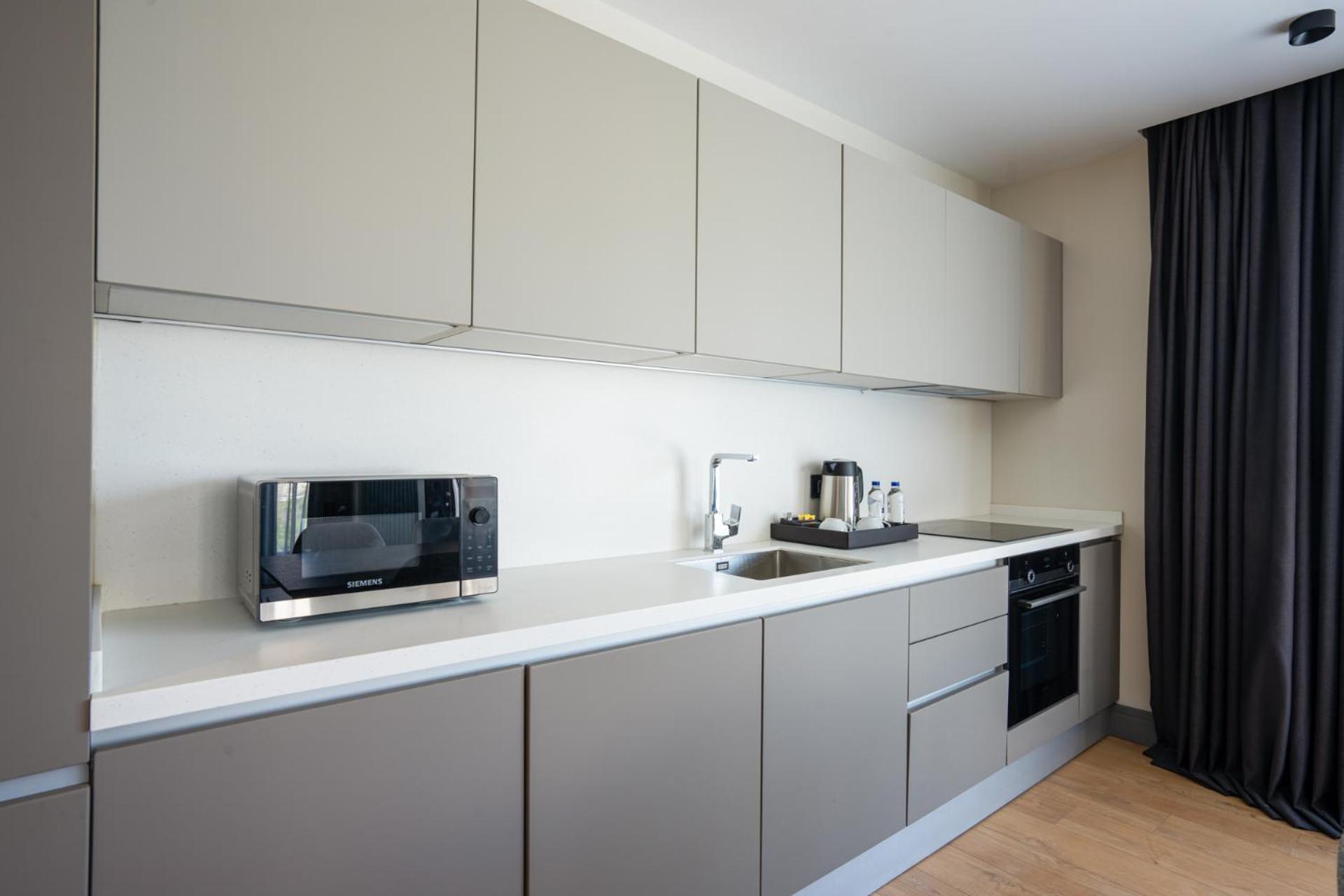 One-Bedroom Superior Apartment photo 2
