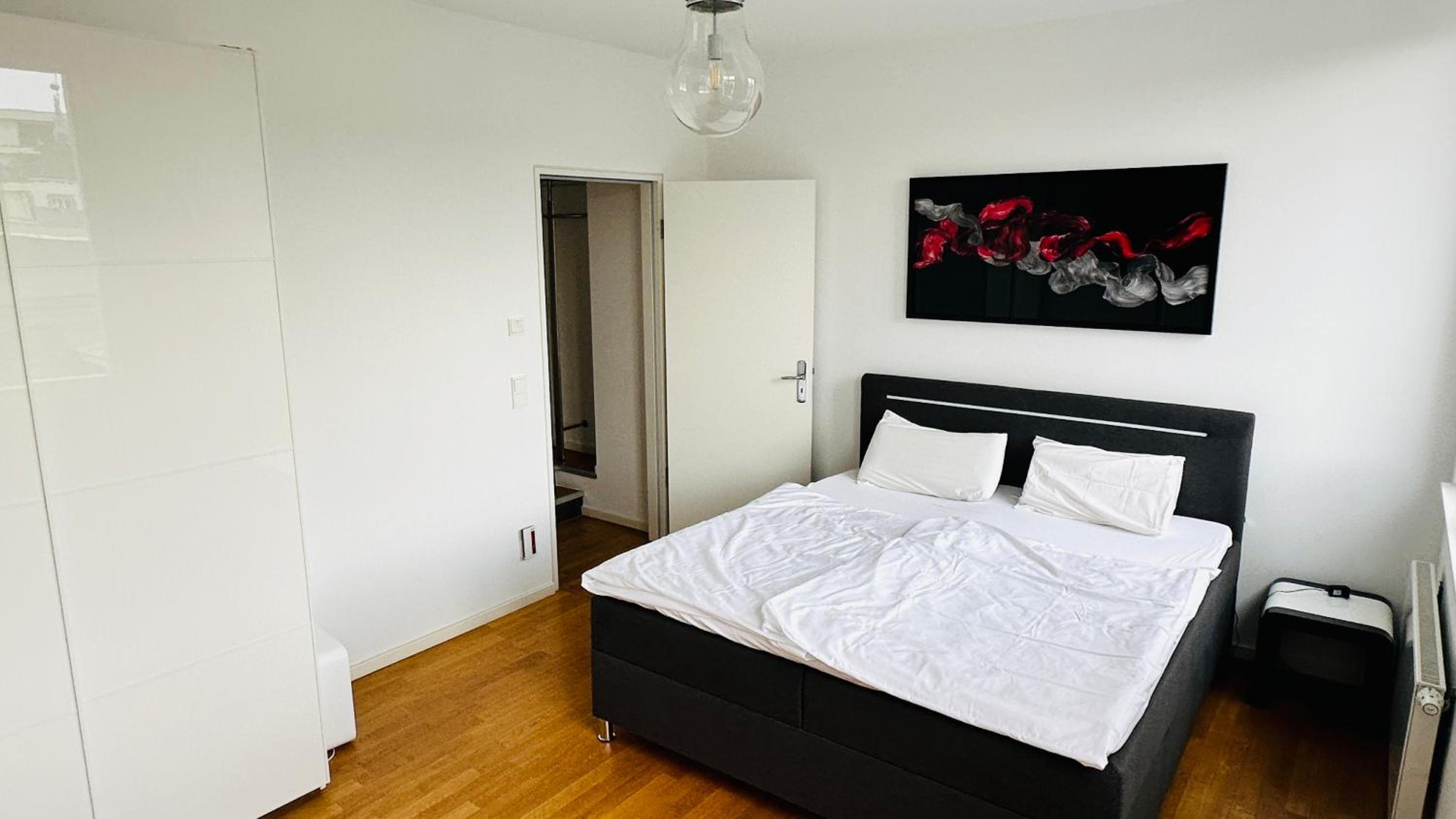 Five-Bedroom Apartment photo 1