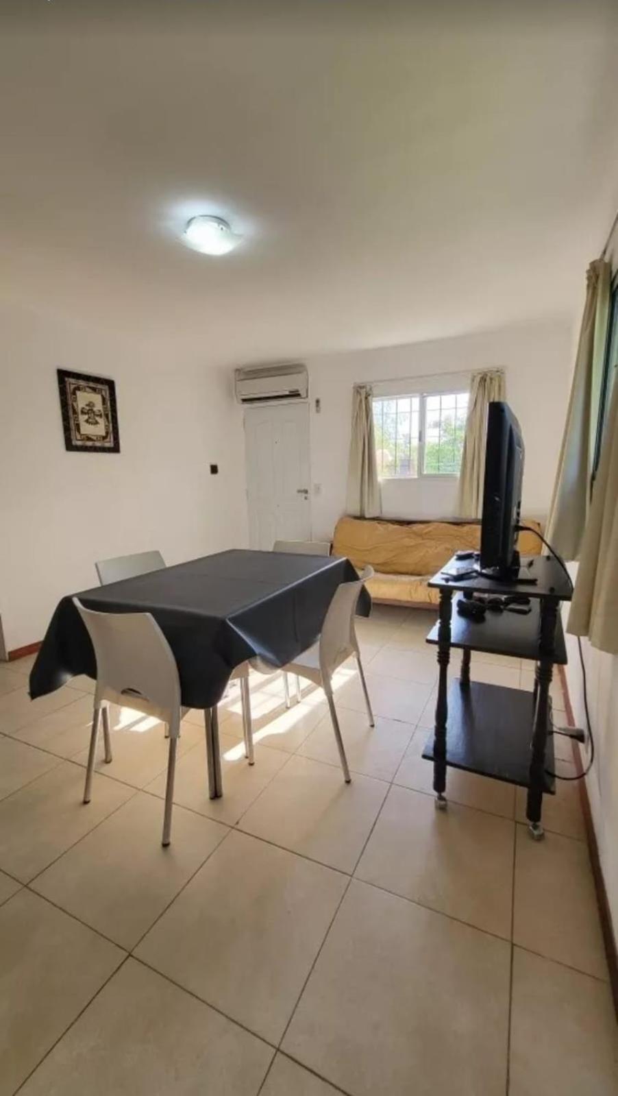 One-Bedroom House photo 1