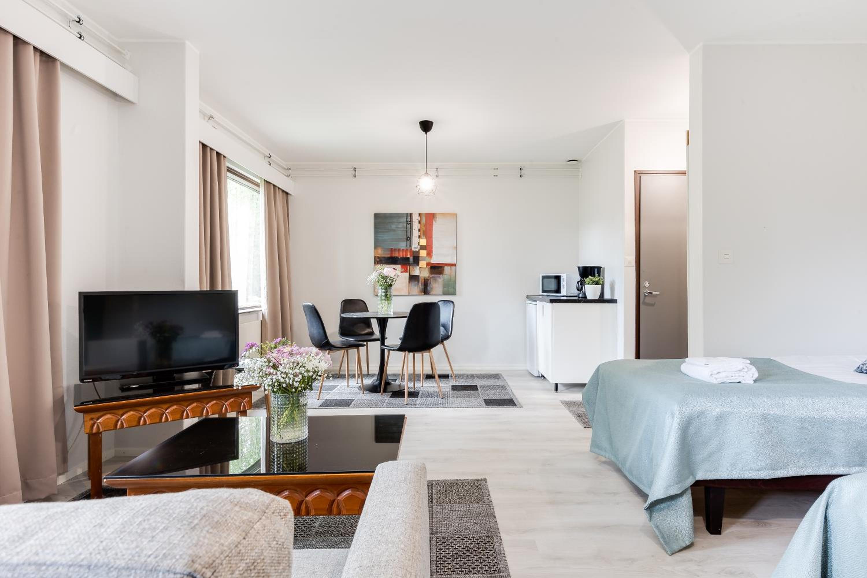 Family Room (2 Adults + 2 Children) photo 2