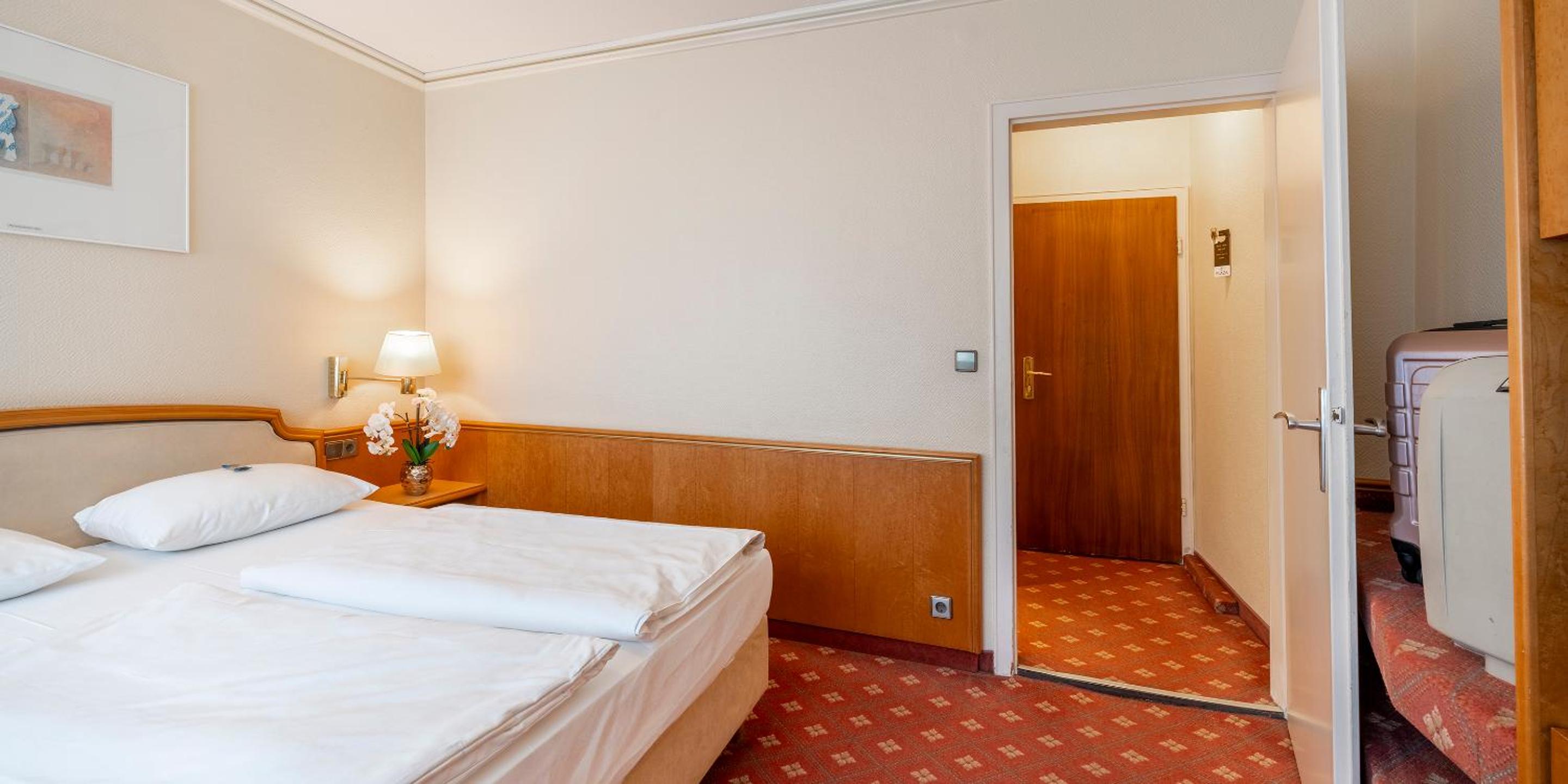 Standard Double Room photo 3
