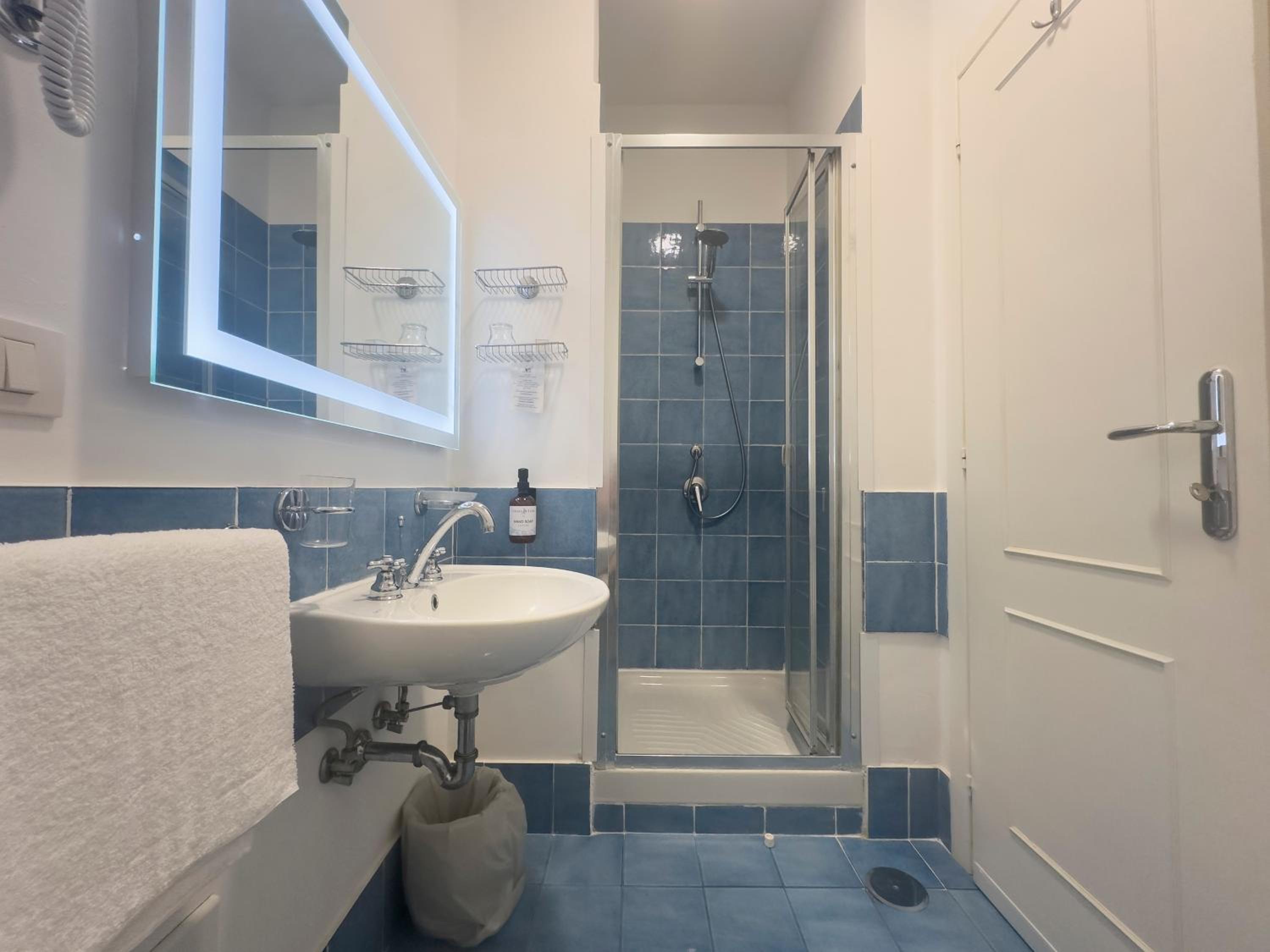 Double Room with Sea View and small Balcony photo 3