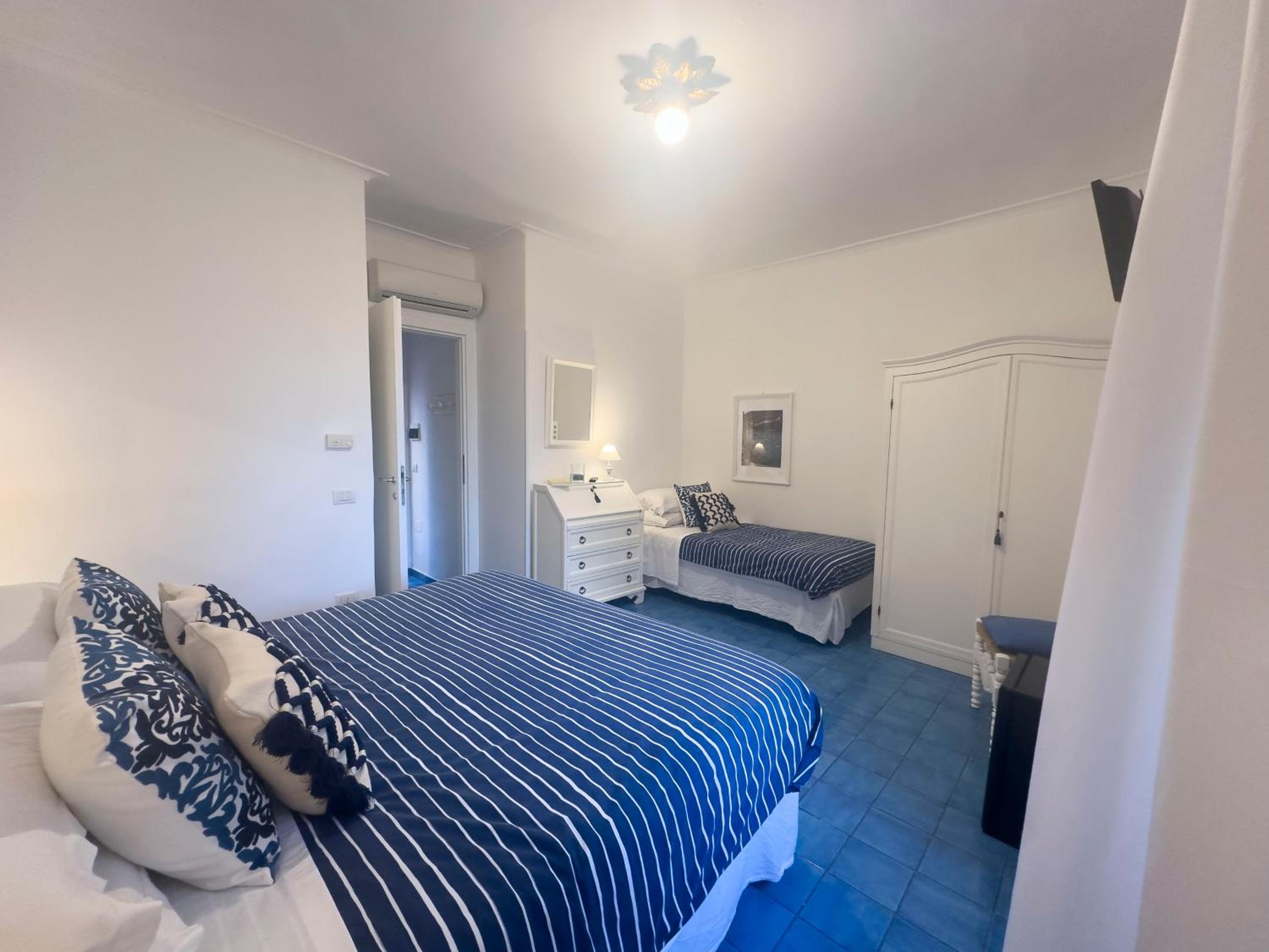 Classic Triple Room photo 3