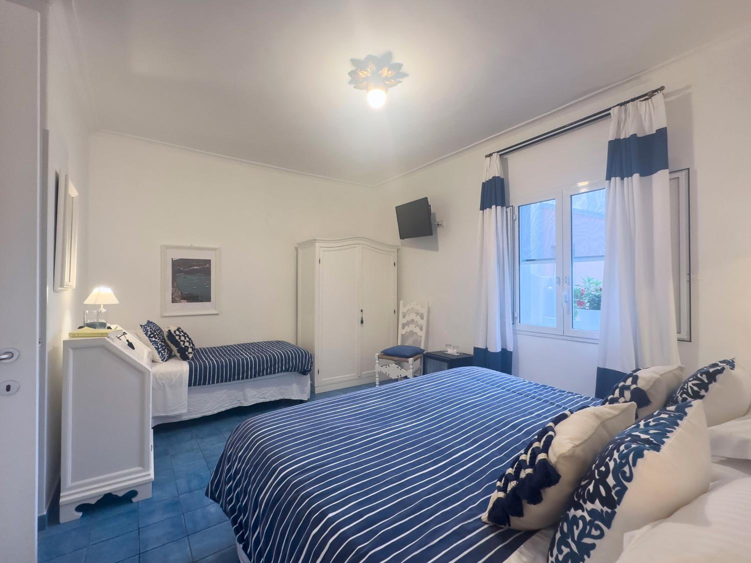 Classic Triple Room photo 1