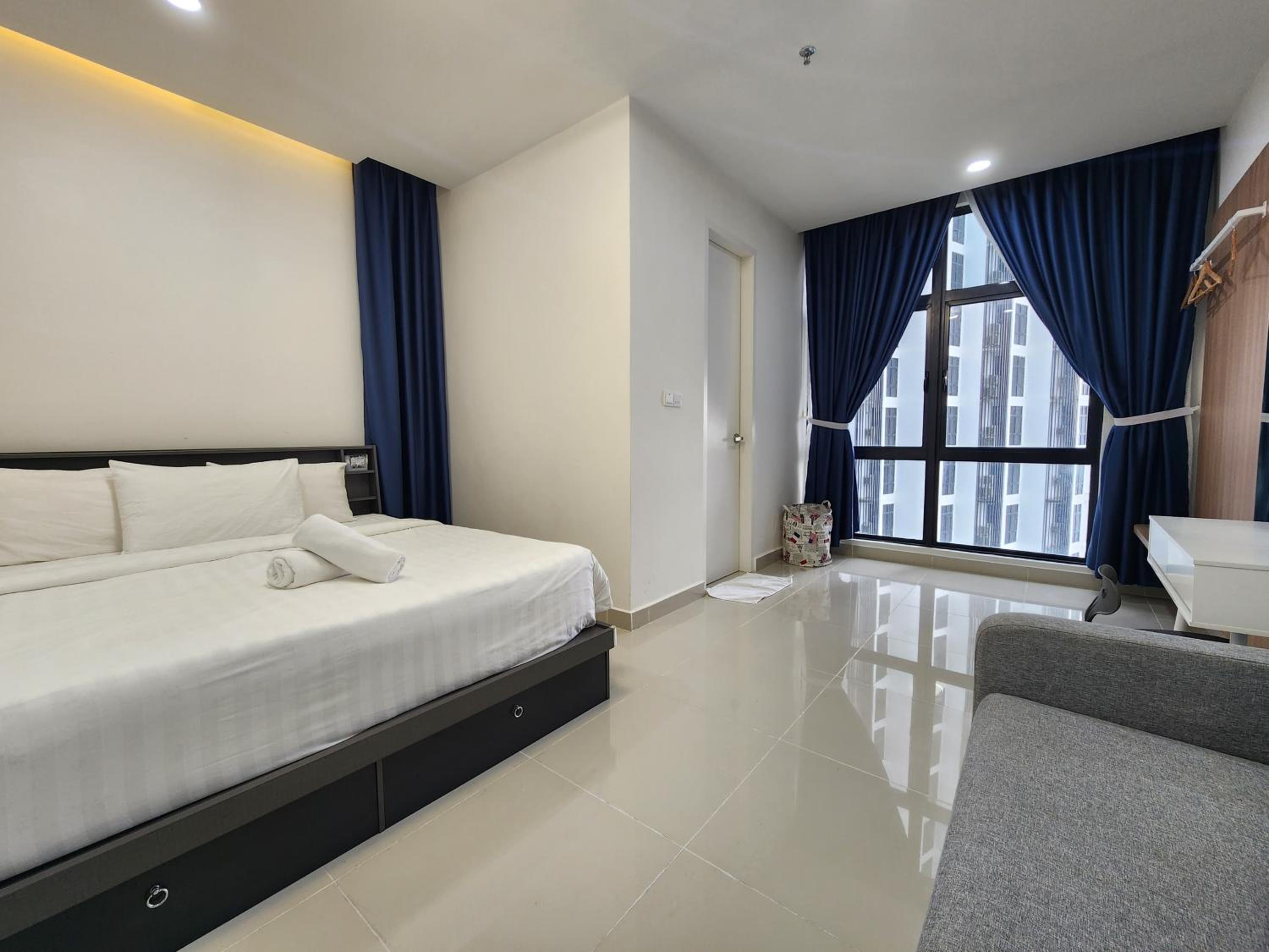 One-Bedroom Apartment with View